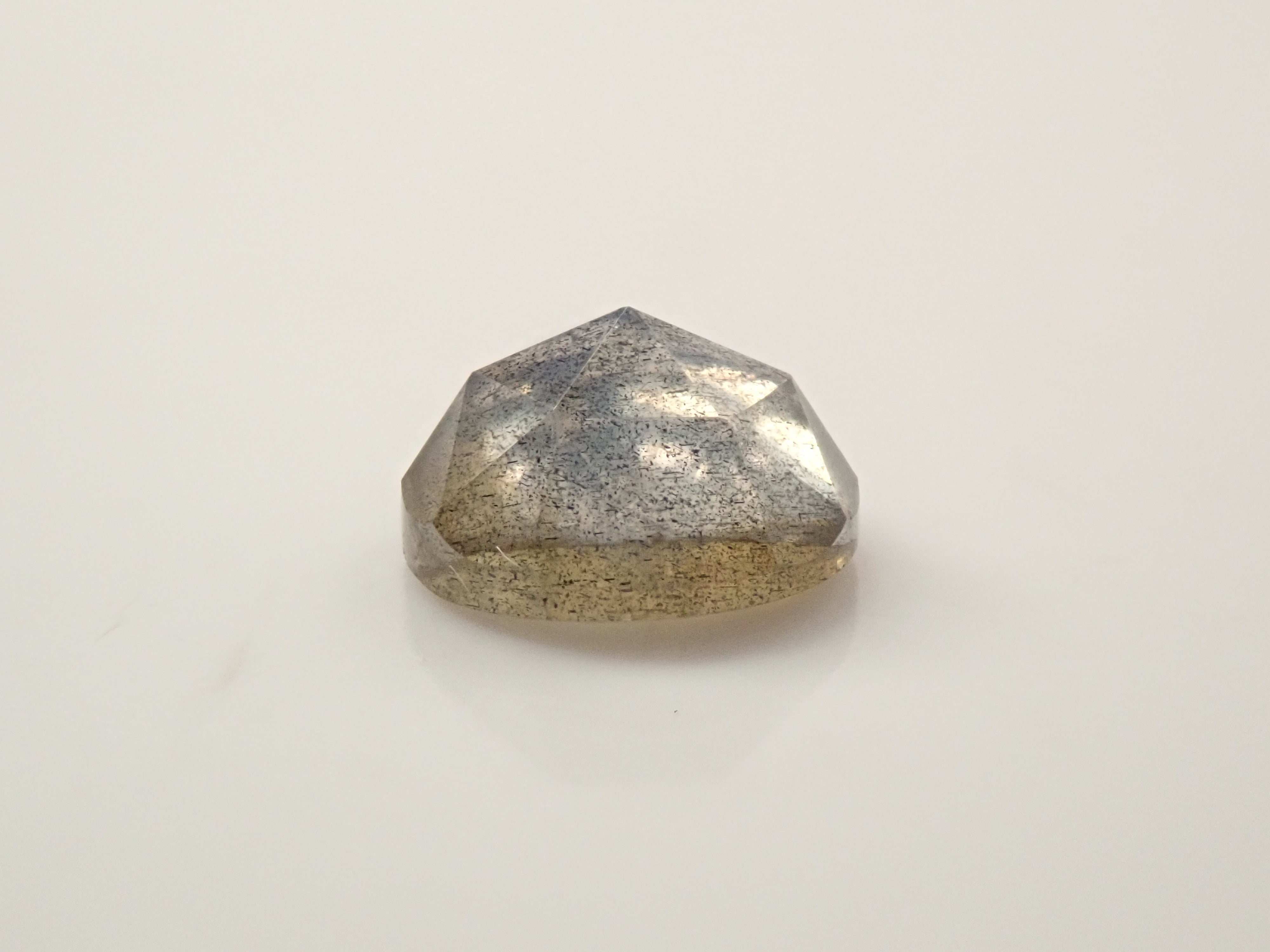 【1/5 22時販売】マダガスカル産ラブラドライト 6.1mm/0.816ctルース（ローズカット）