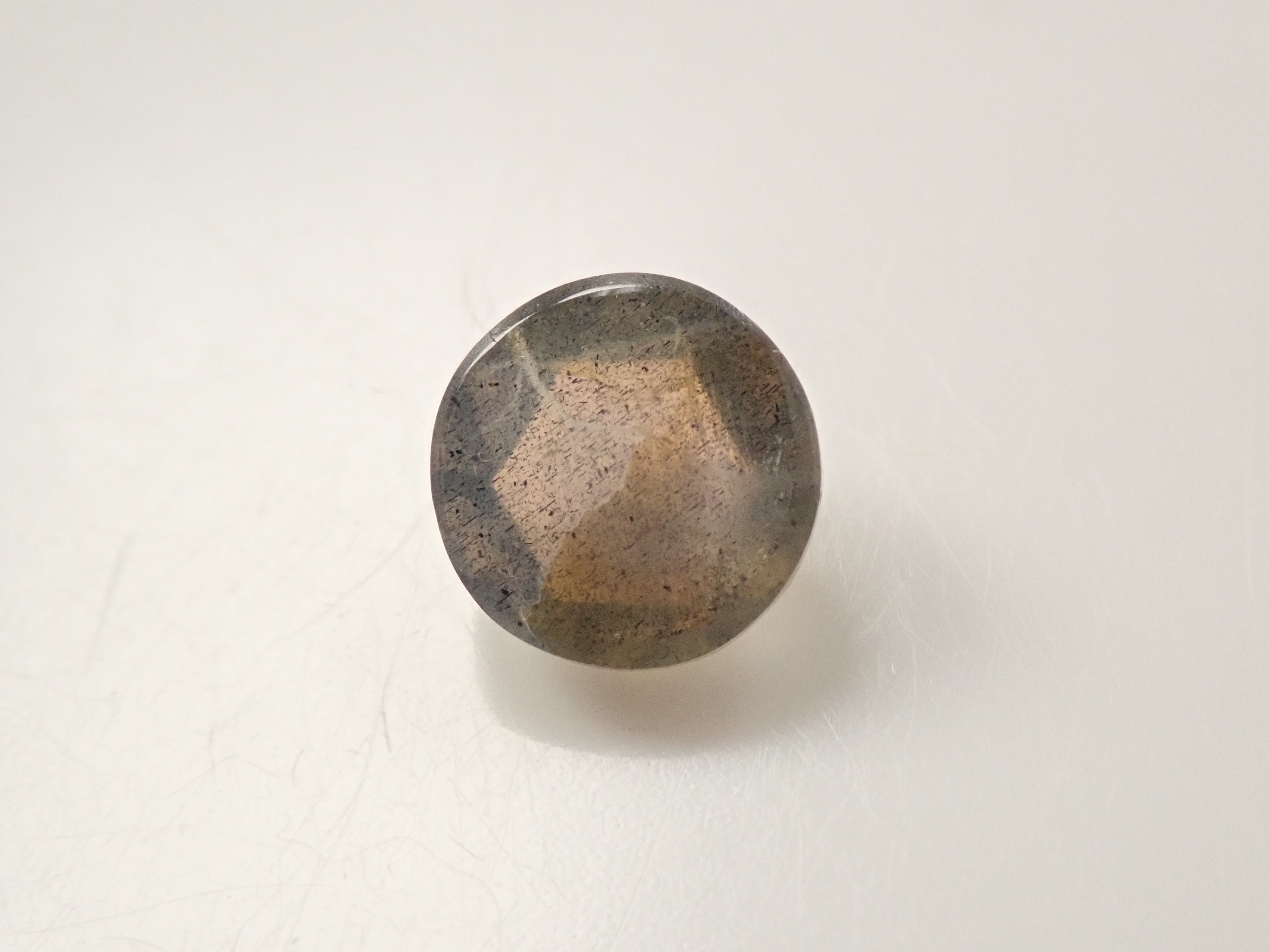 【1/5 22時販売】マダガスカル産ラブラドライト 6.1mm/0.816ctルース（ローズカット）