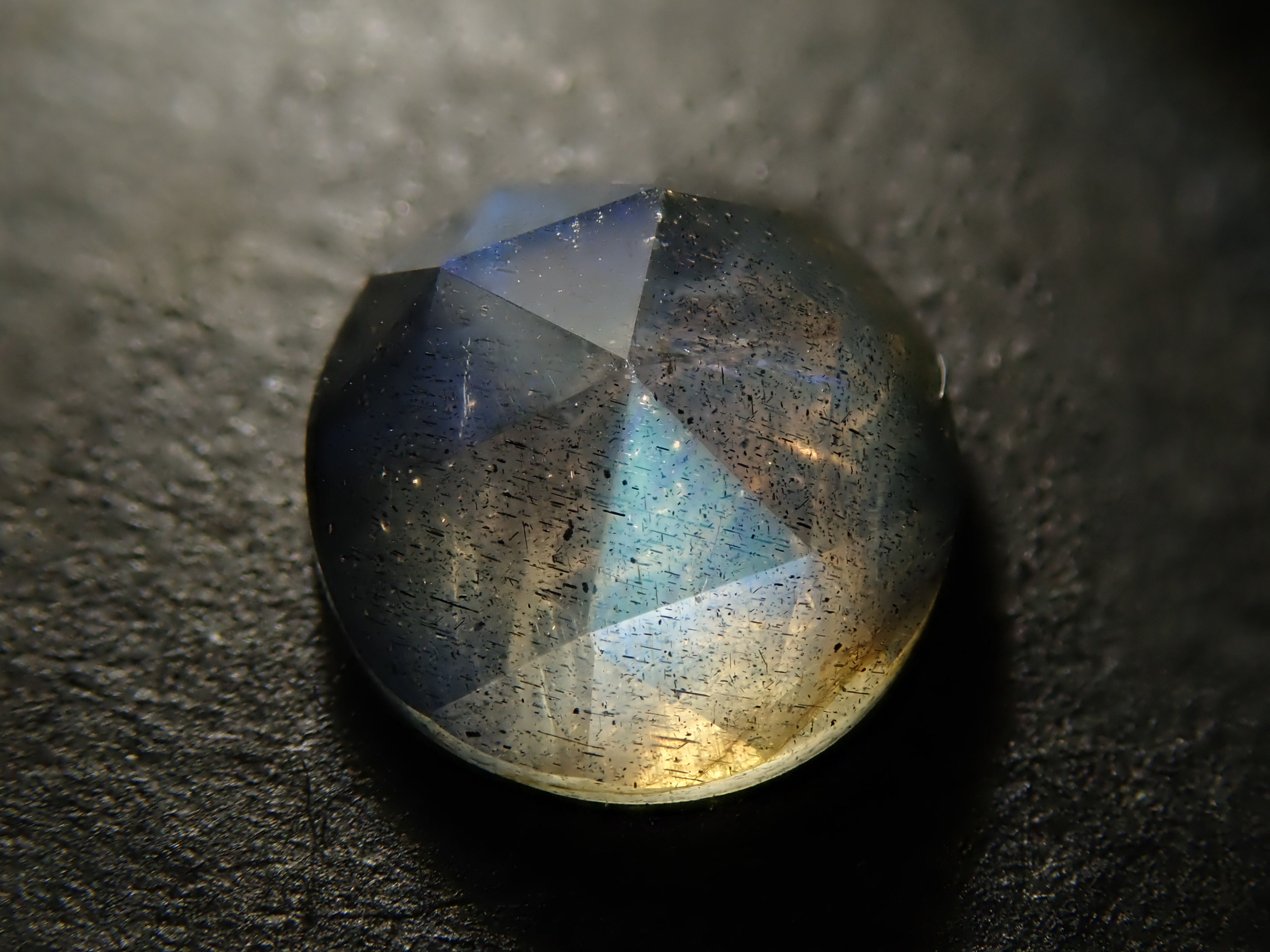 【1/5 22時販売】マダガスカル産ラブラドライト 6.1mm/0.816ctルース（ローズカット）