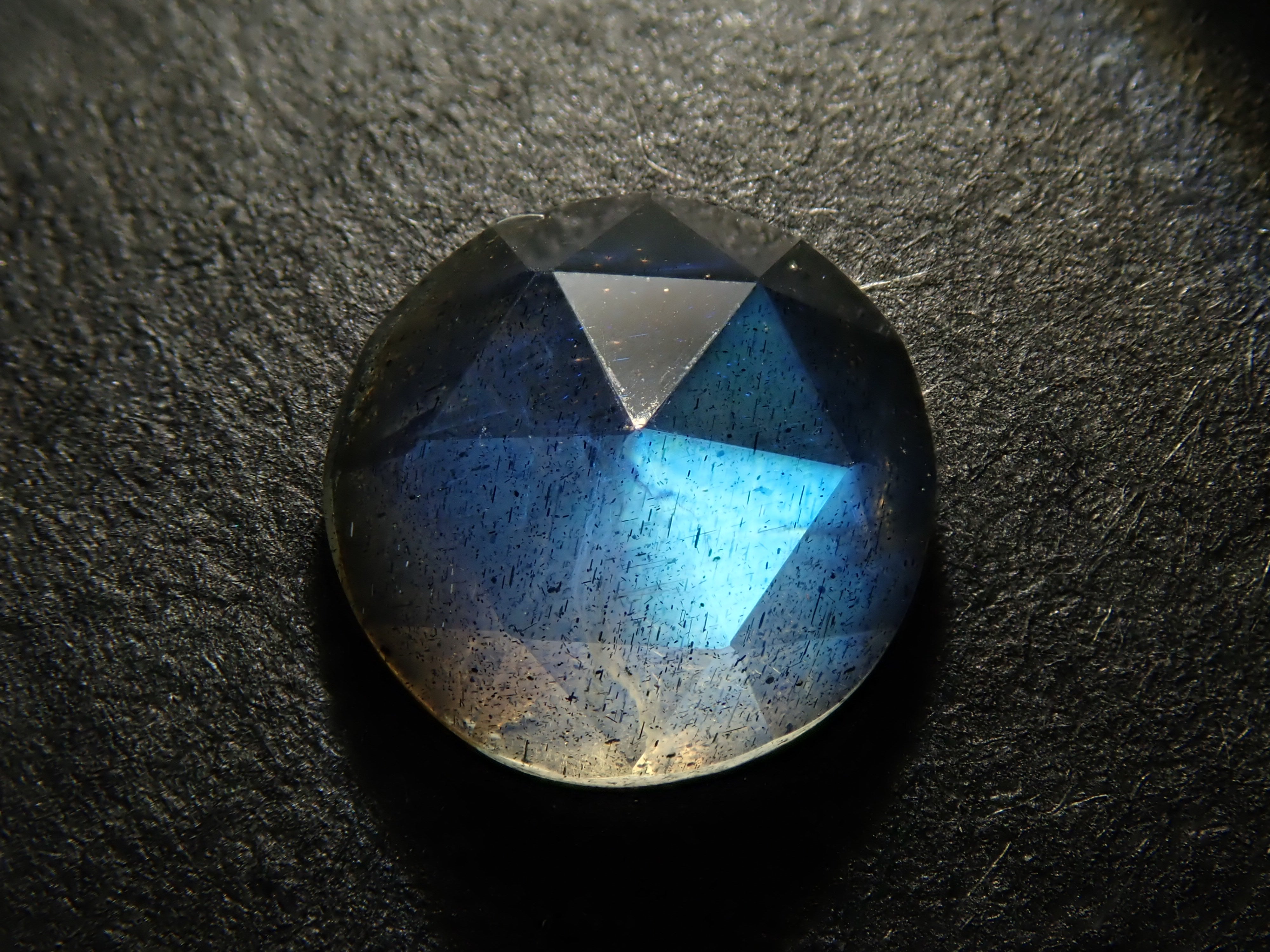 【1/5 22時販売】マダガスカル産ラブラドライト 6.1mm/0.816ctルース（ローズカット）