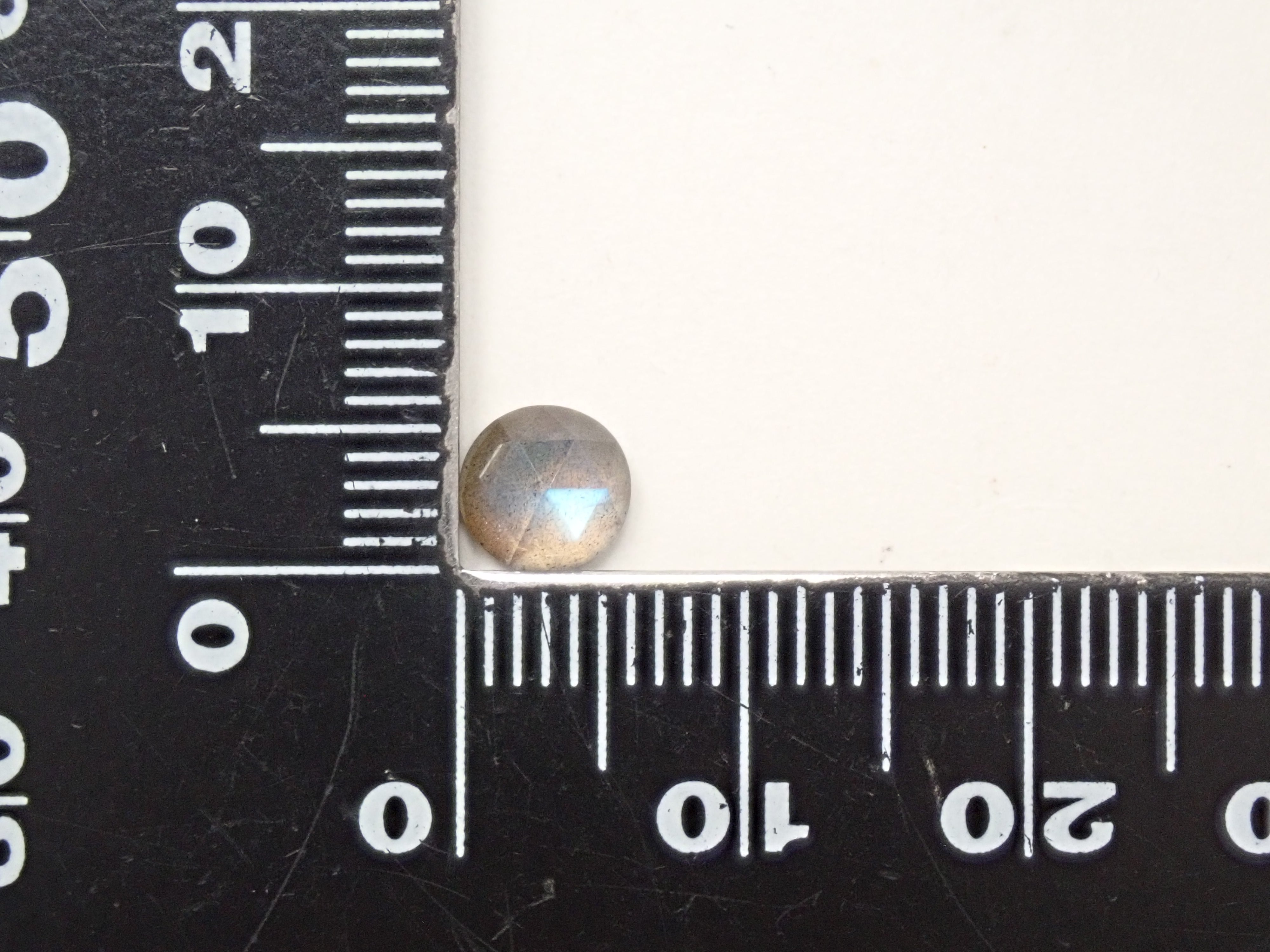 【1/5 22時販売】マダガスカル産ラブラドライト 6.1mm/0.816ctルース（ローズカット）