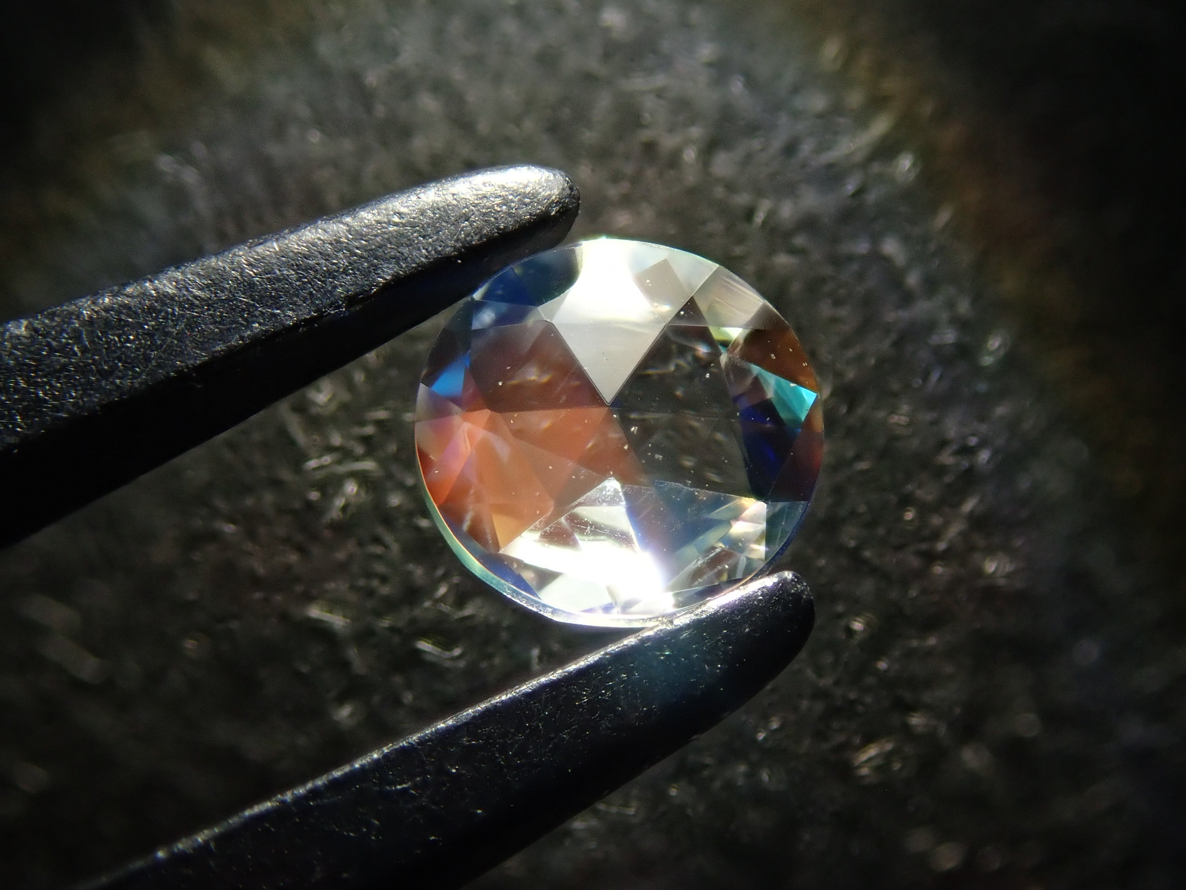 【11/10 22時販売】タンザニア産アンデシン・ラブラドライト（通称名 レインボームーンストーン） 4.3mm/0.238ctルース（ローズカット）