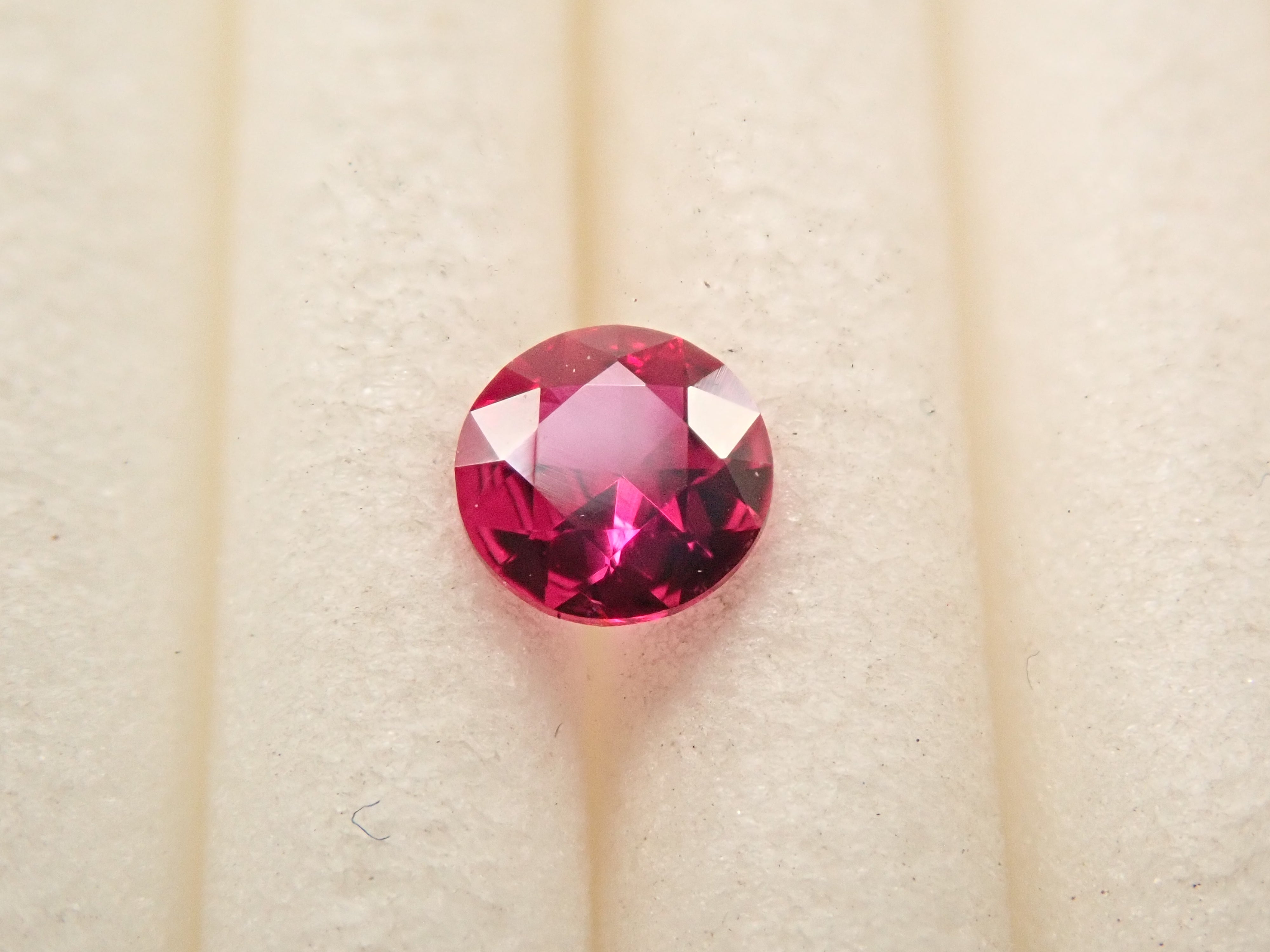 【11/10 22時販売】モザンビーク産ルビー 3.4mm/0.139ctルース