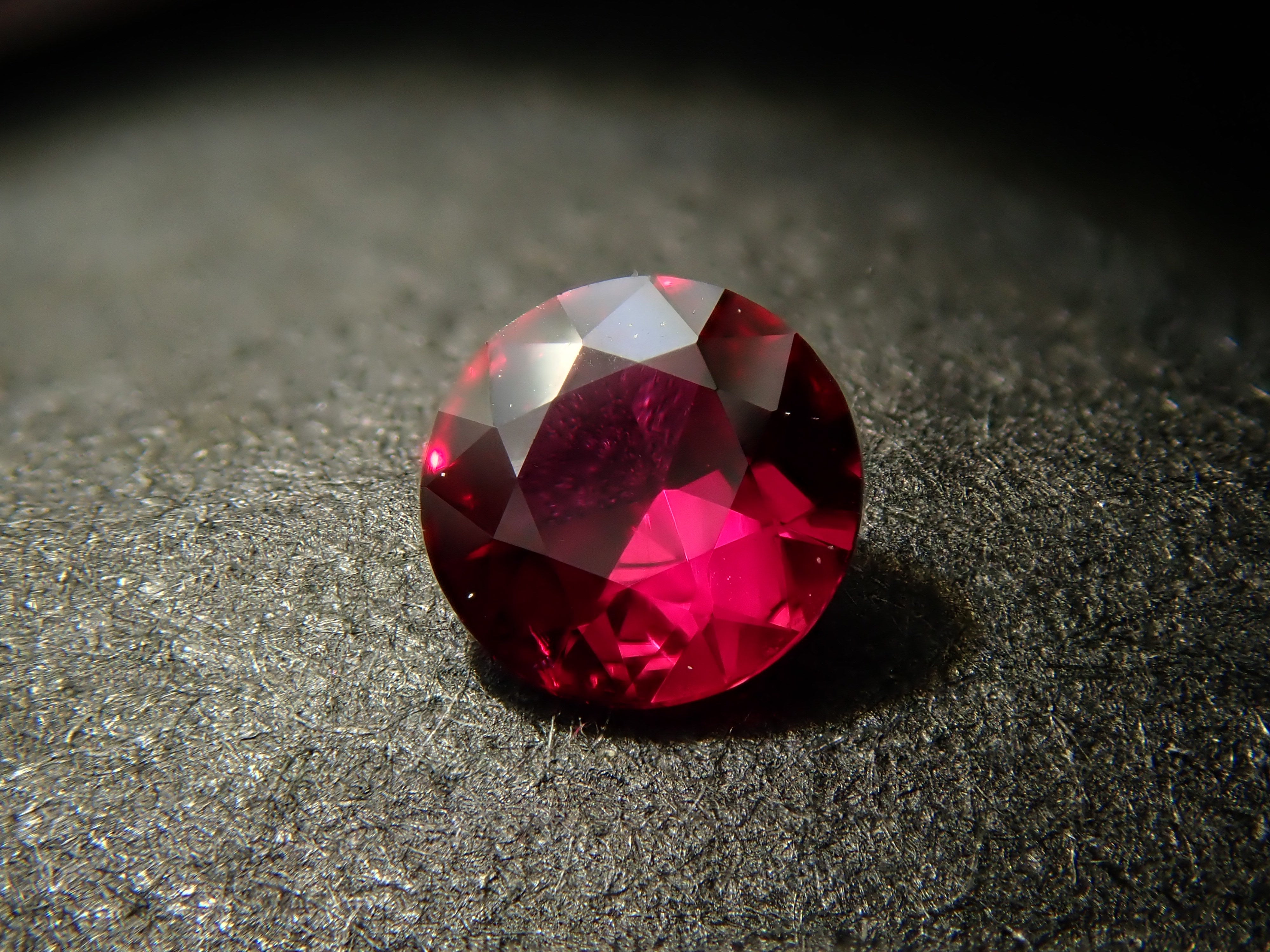 【11/10 22時販売】モザンビーク産ルビー 3.4mm/0.139ctルース