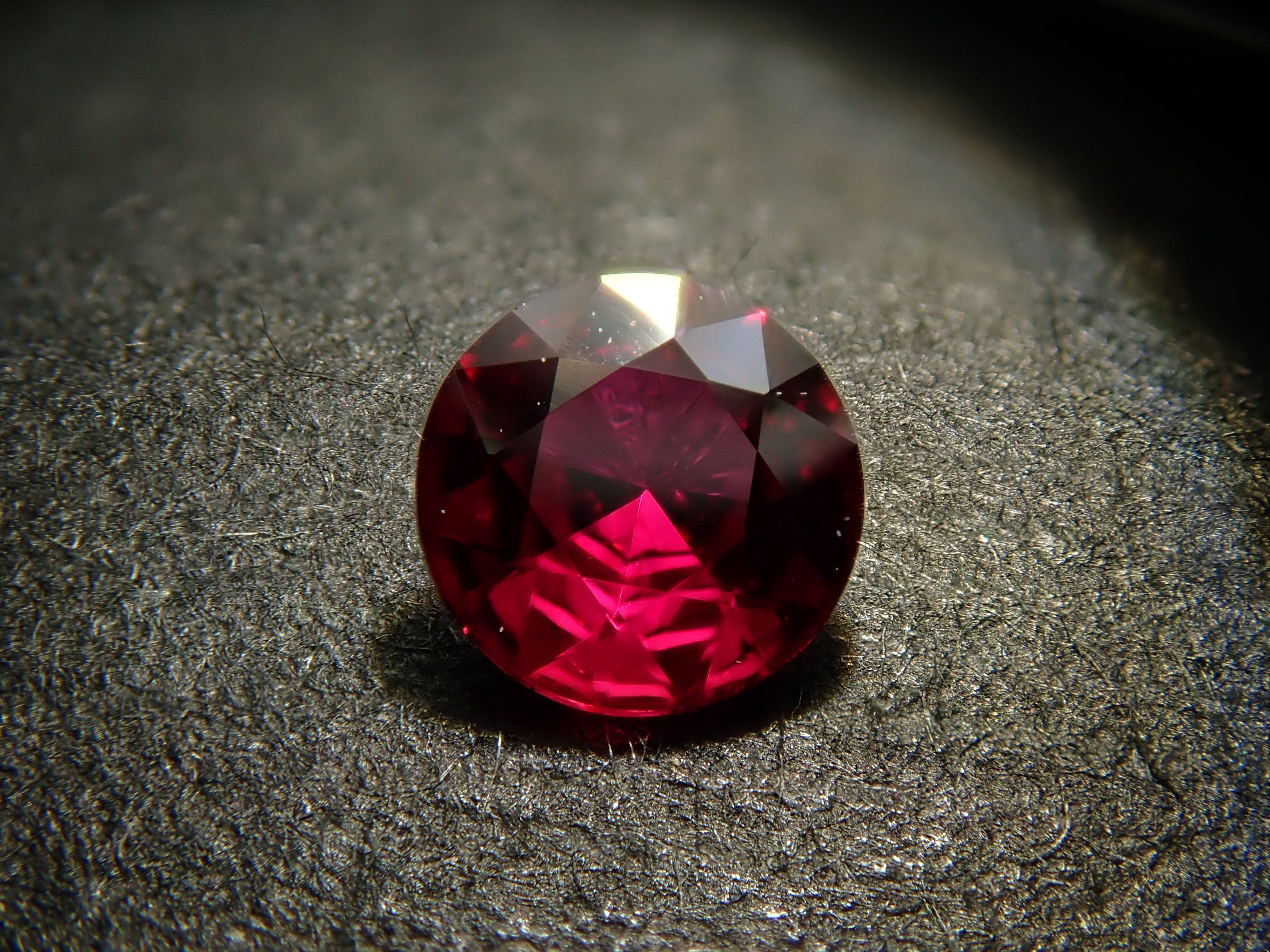 【11/10 22時販売】モザンビーク産ルビー 3.4mm/0.139ctルース