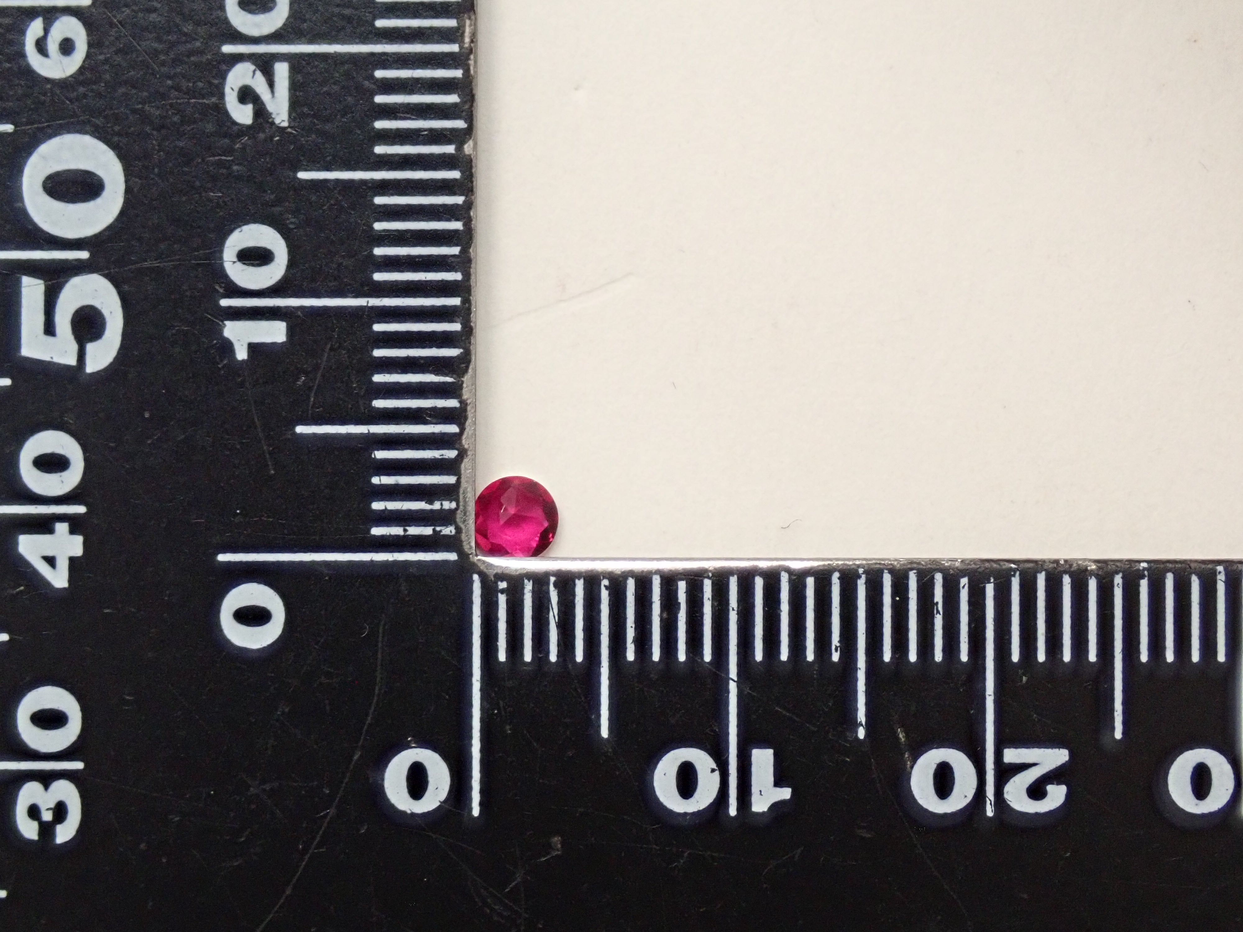 モザンビーク産ルビー 3.4mm/0.139ctルース