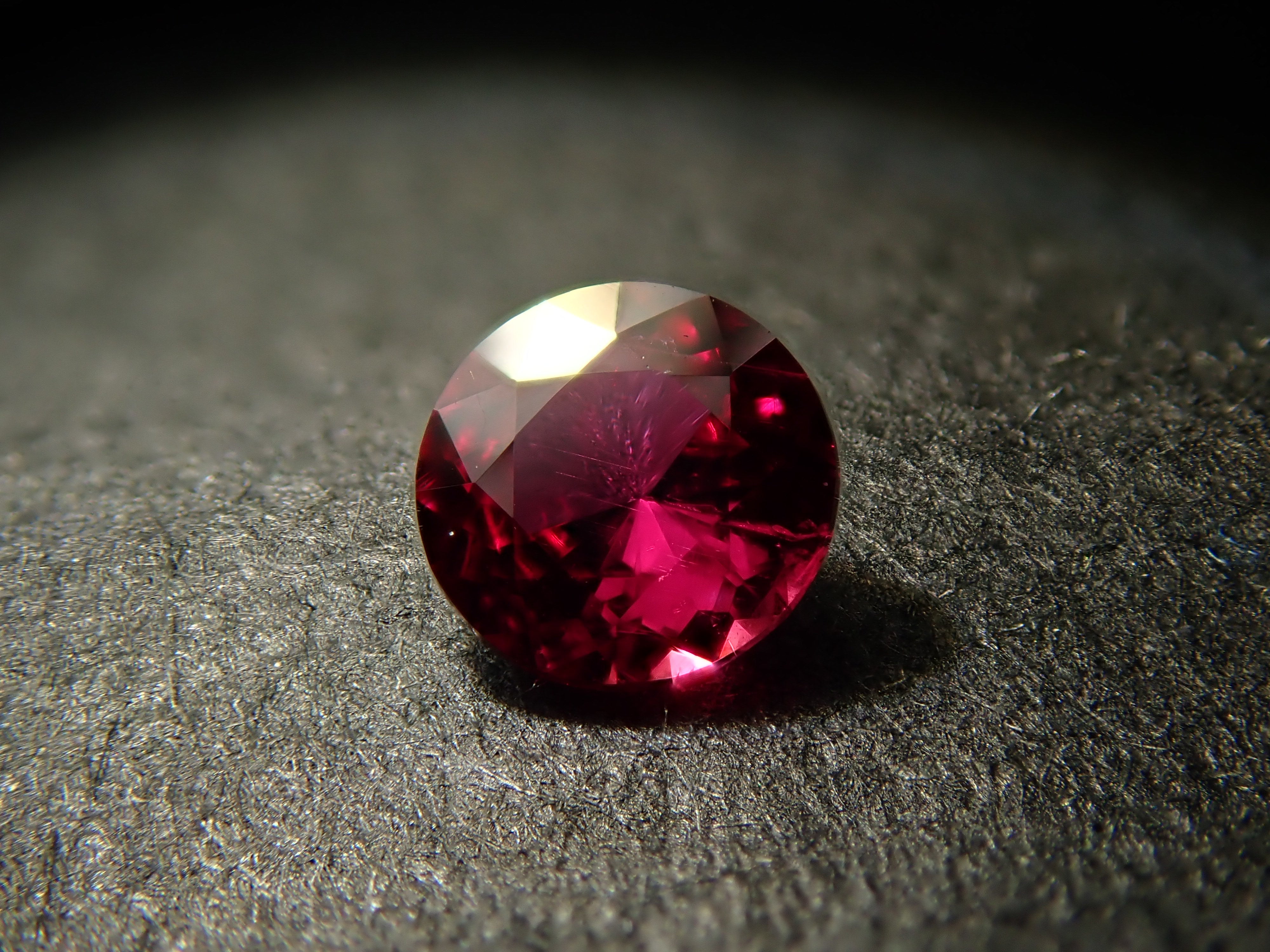 [12559773] Ruby 0.122ct loose stone