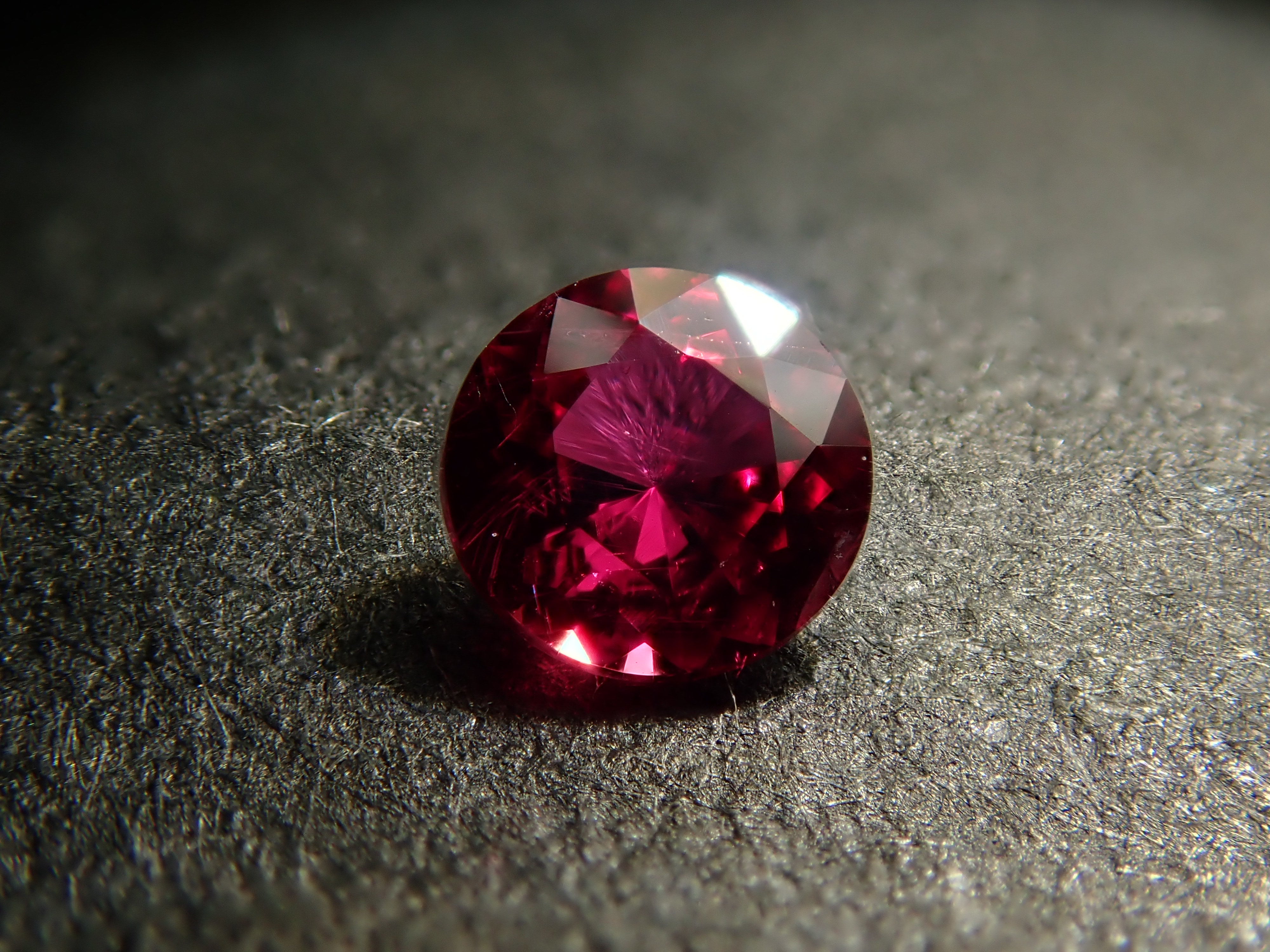 [12559773] Ruby 0.122ct loose stone