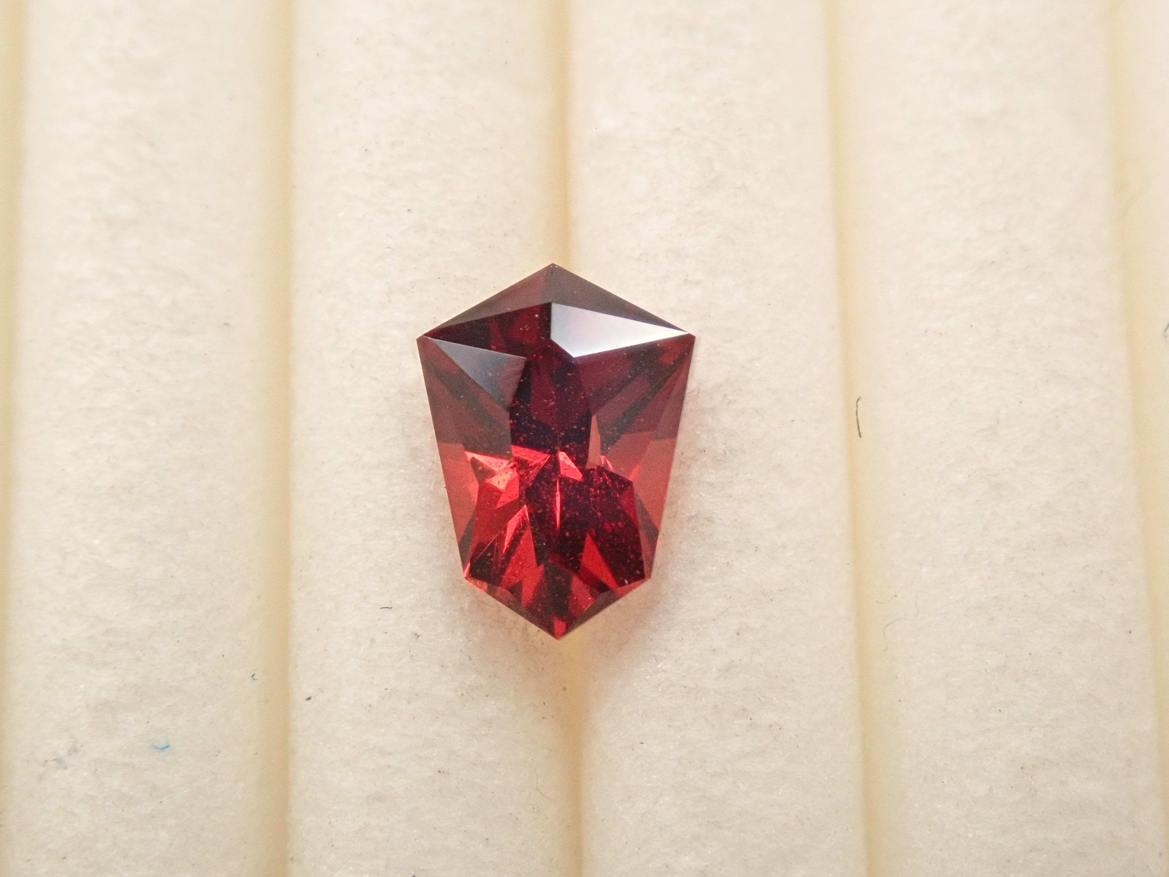 【12/13 22時販売】モザンビーク産アルマンディンガーネット 0.371ctルース