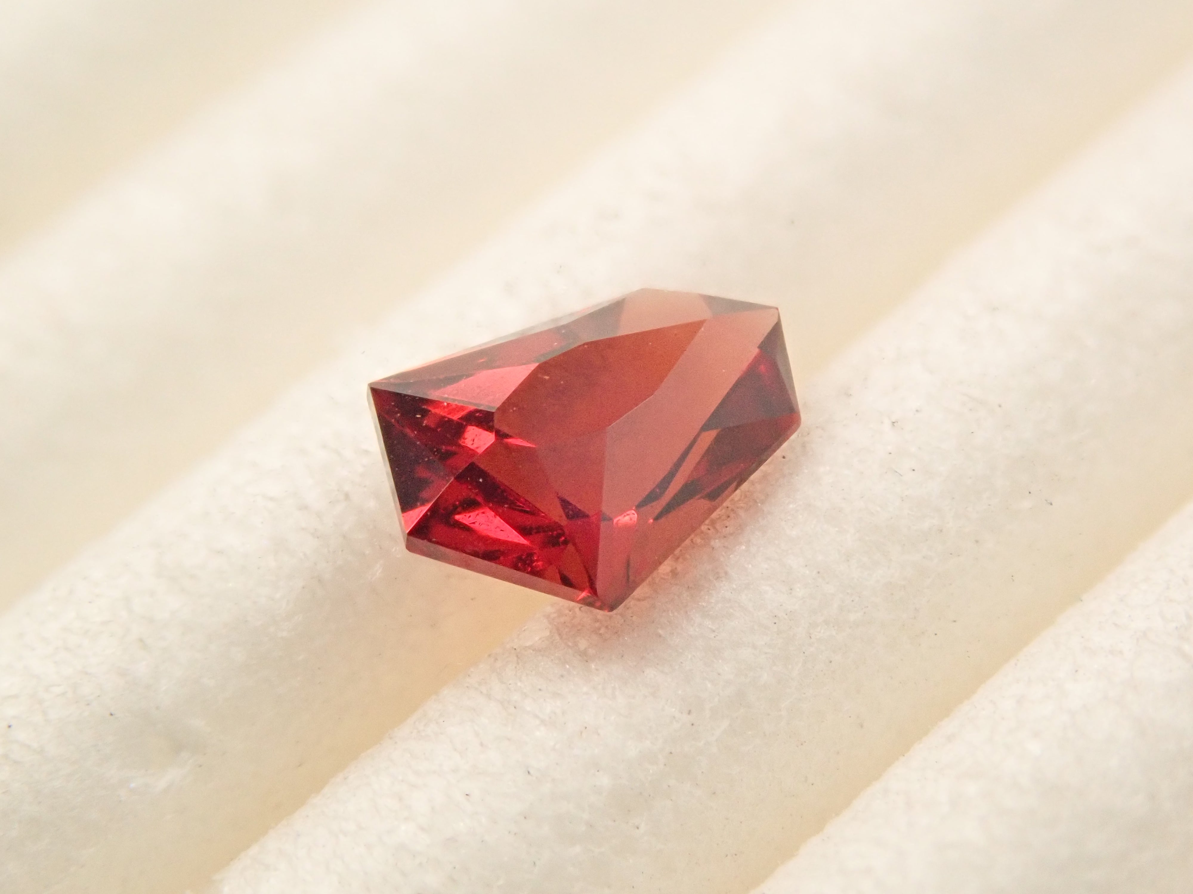 【12/13 22時販売】モザンビーク産アルマンディンガーネット 0.371ctルース