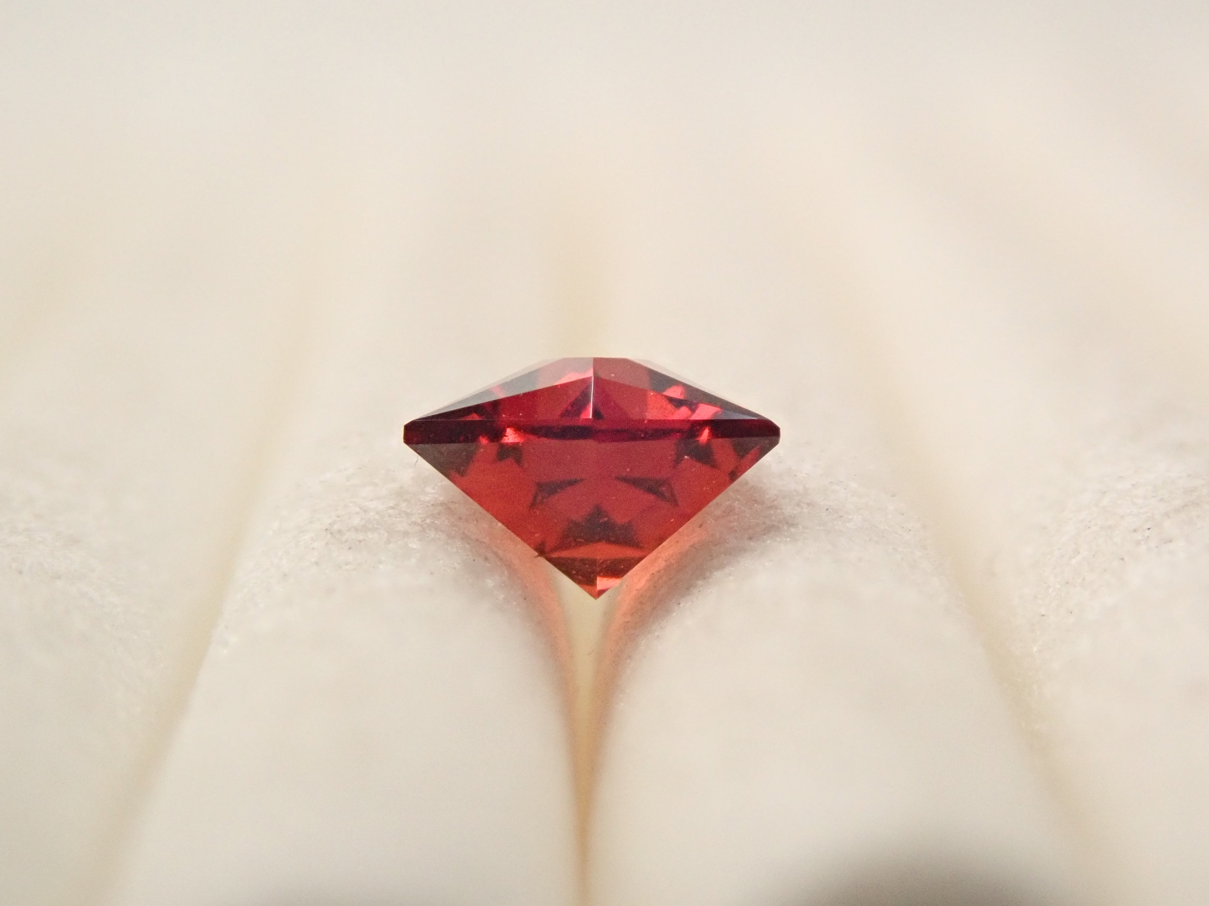 【12/13 22時販売】モザンビーク産アルマンディンガーネット 0.371ctルース