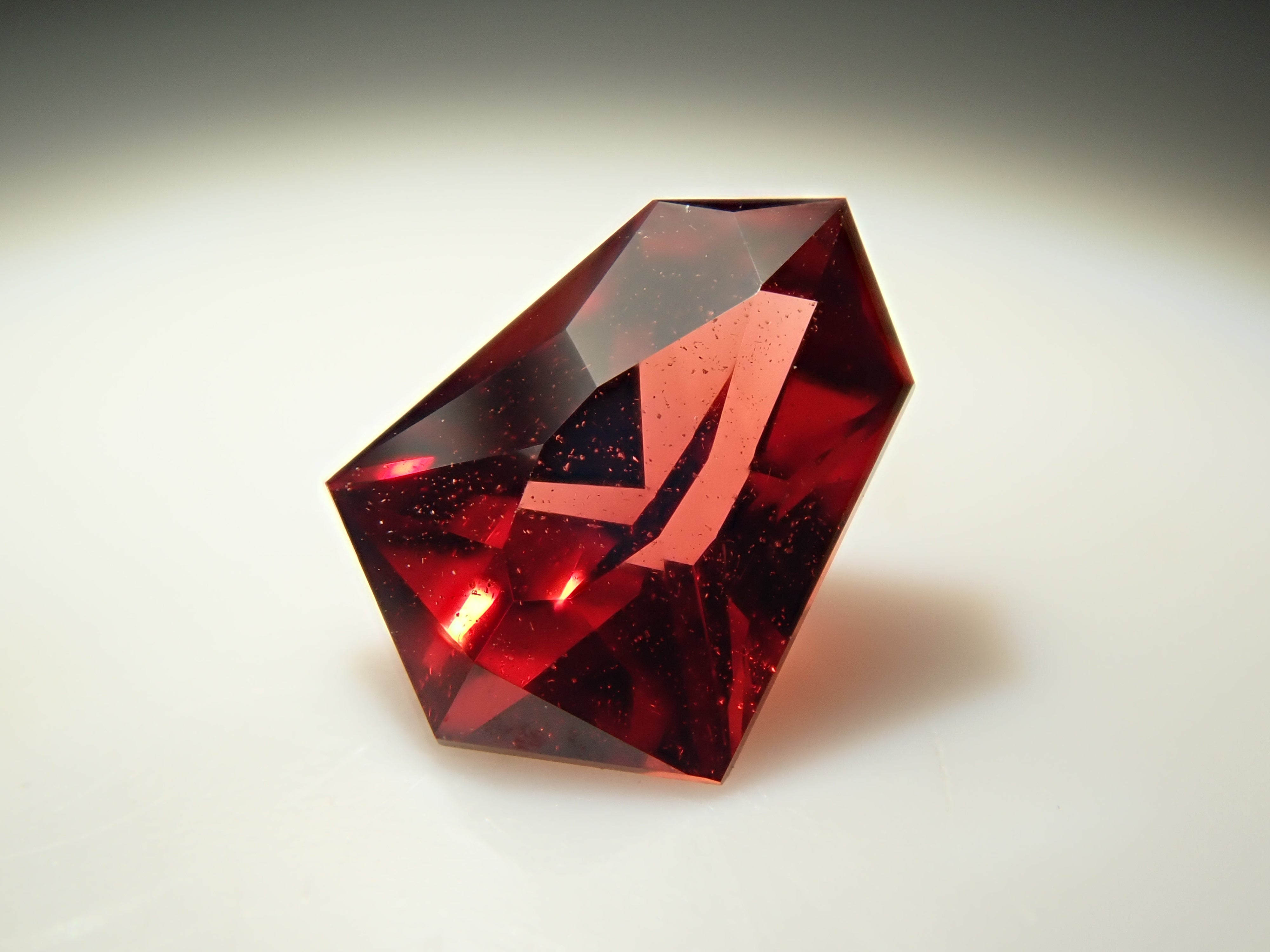 【12/13 22時販売】モザンビーク産アルマンディンガーネット 0.371ctルース