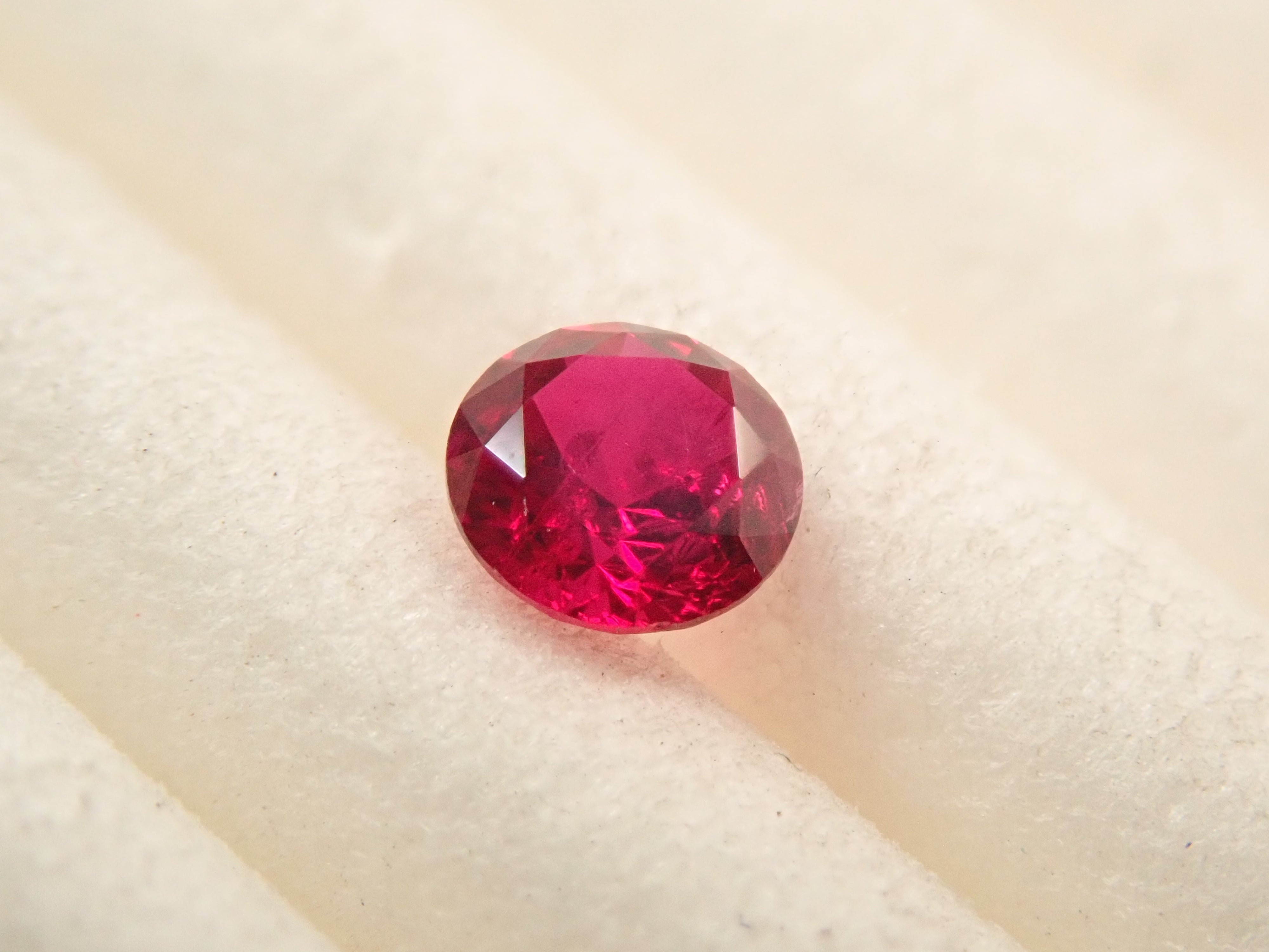 【1/5 22時販売】グリーンランド産ルビー 3.2mm/0.152ctルース 証明書