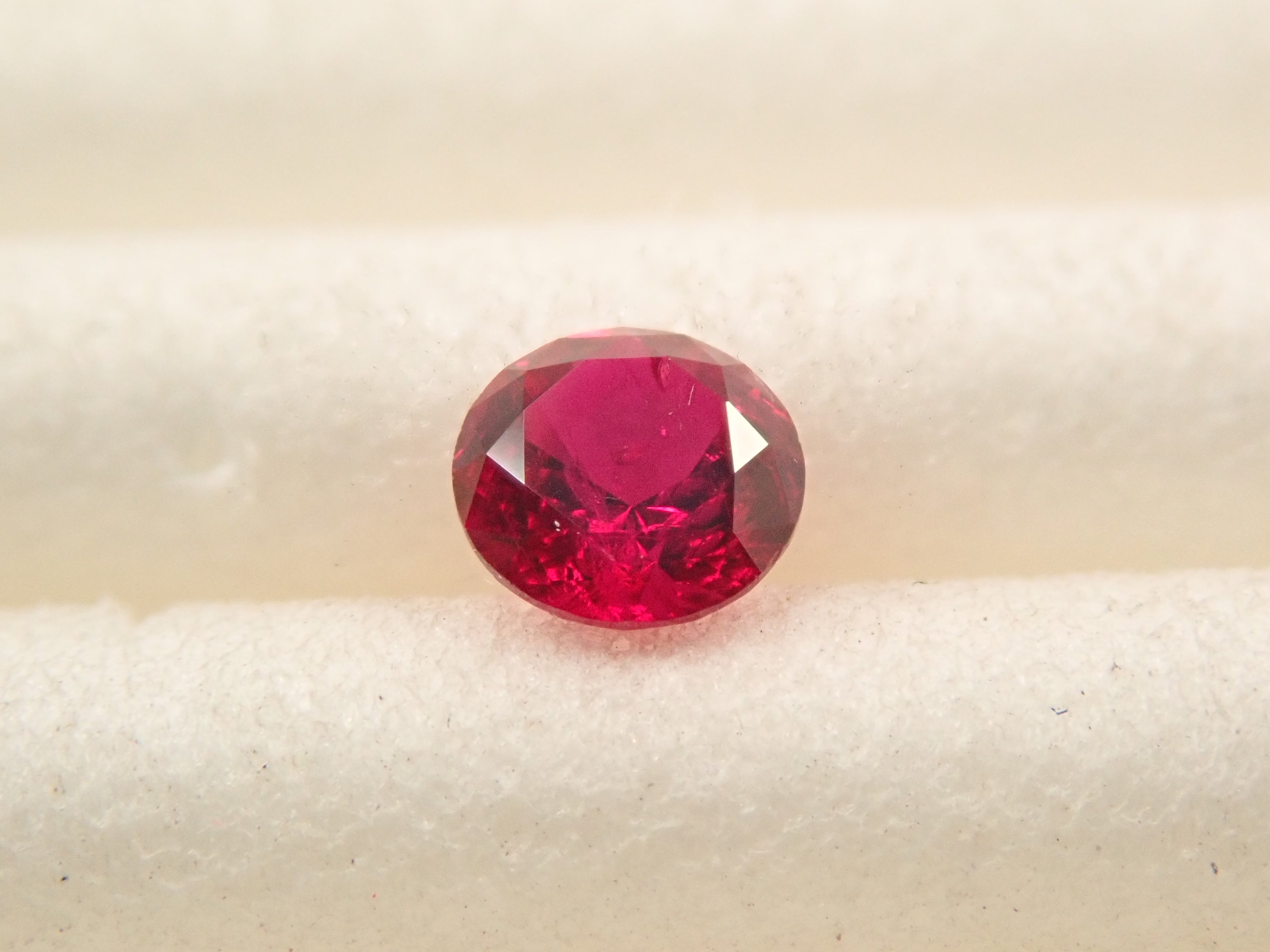 【1/5 22時販売】グリーンランド産ルビー 3.2mm/0.152ctルース 証明書