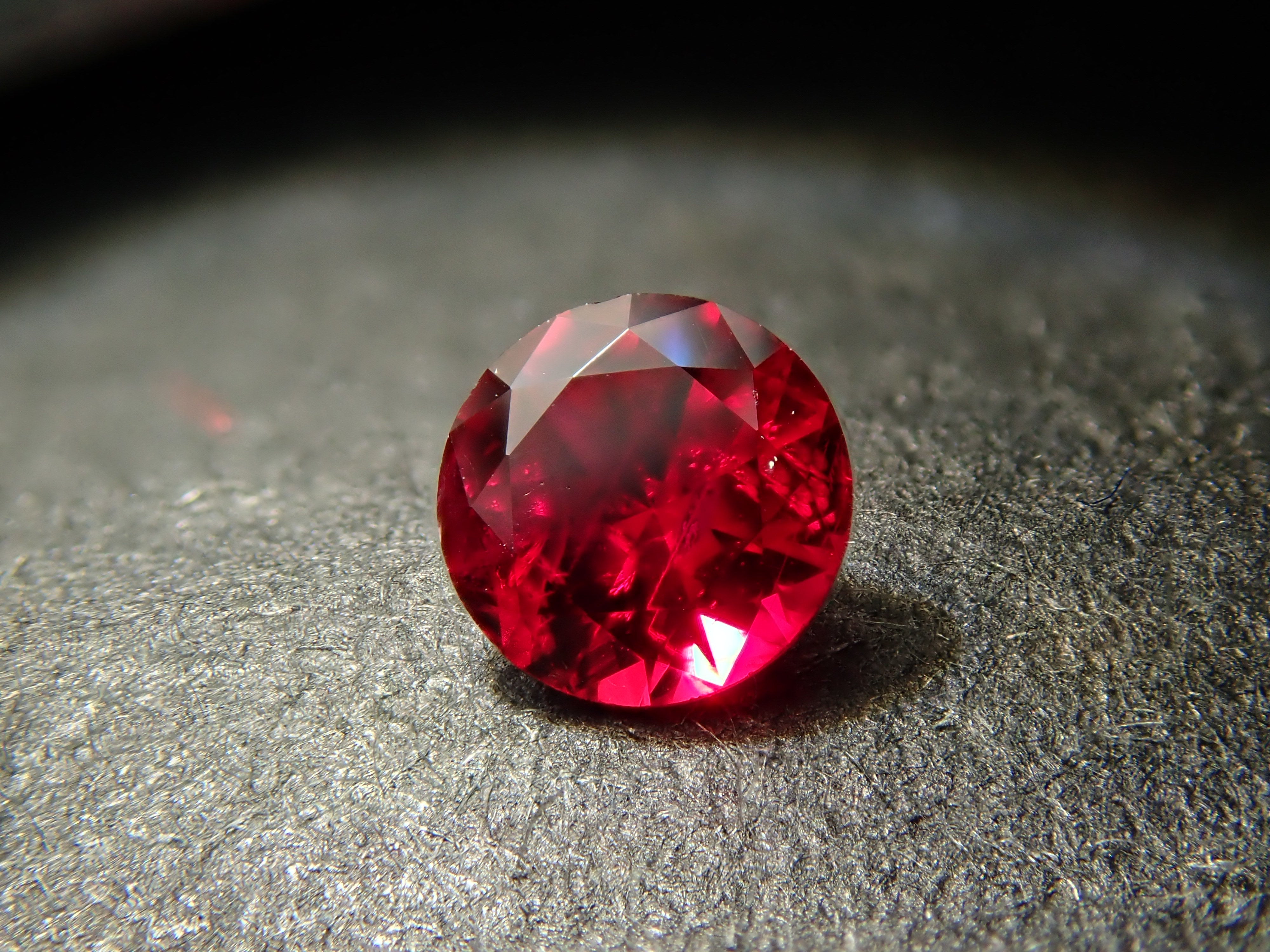 1/5 22時販売】グリーンランド産ルビー 3.2mm/0.152ctルース 証明書