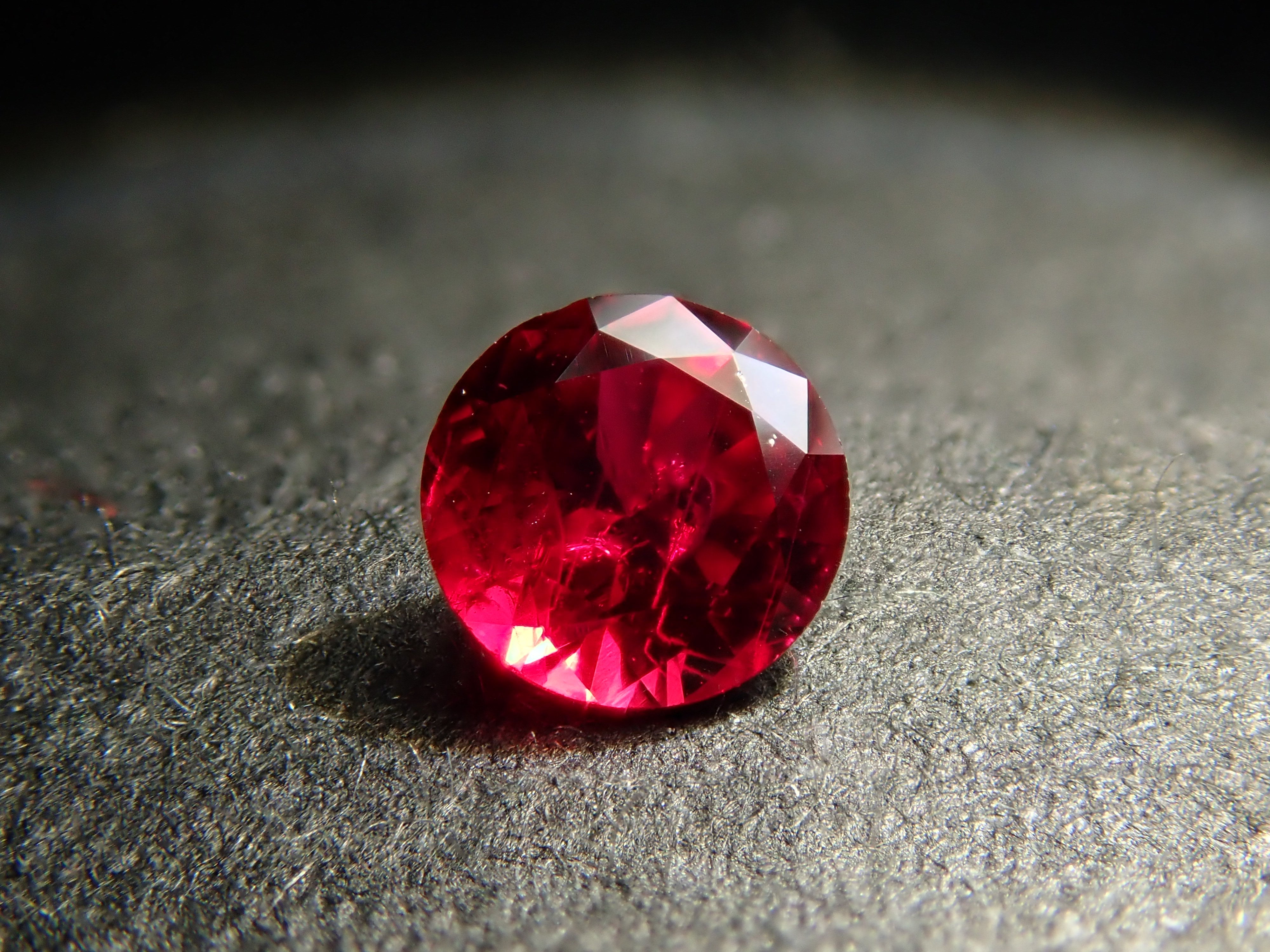 【1/5 22時販売】グリーンランド産ルビー 3.2mm/0.152ctルース 証明書