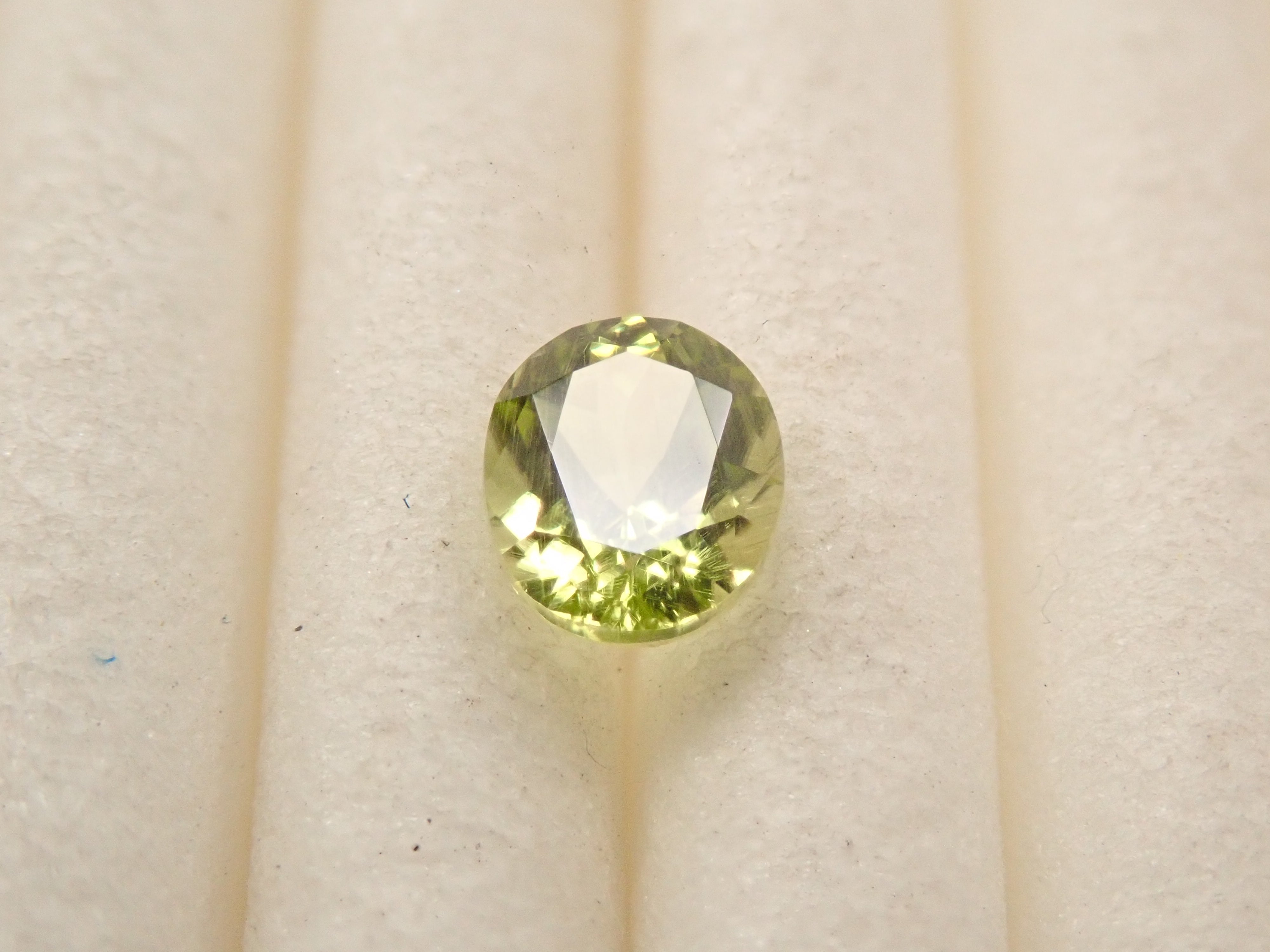 【12/6 22時販売】インドネシア産パラサイティックペリドット 0.260ctルース