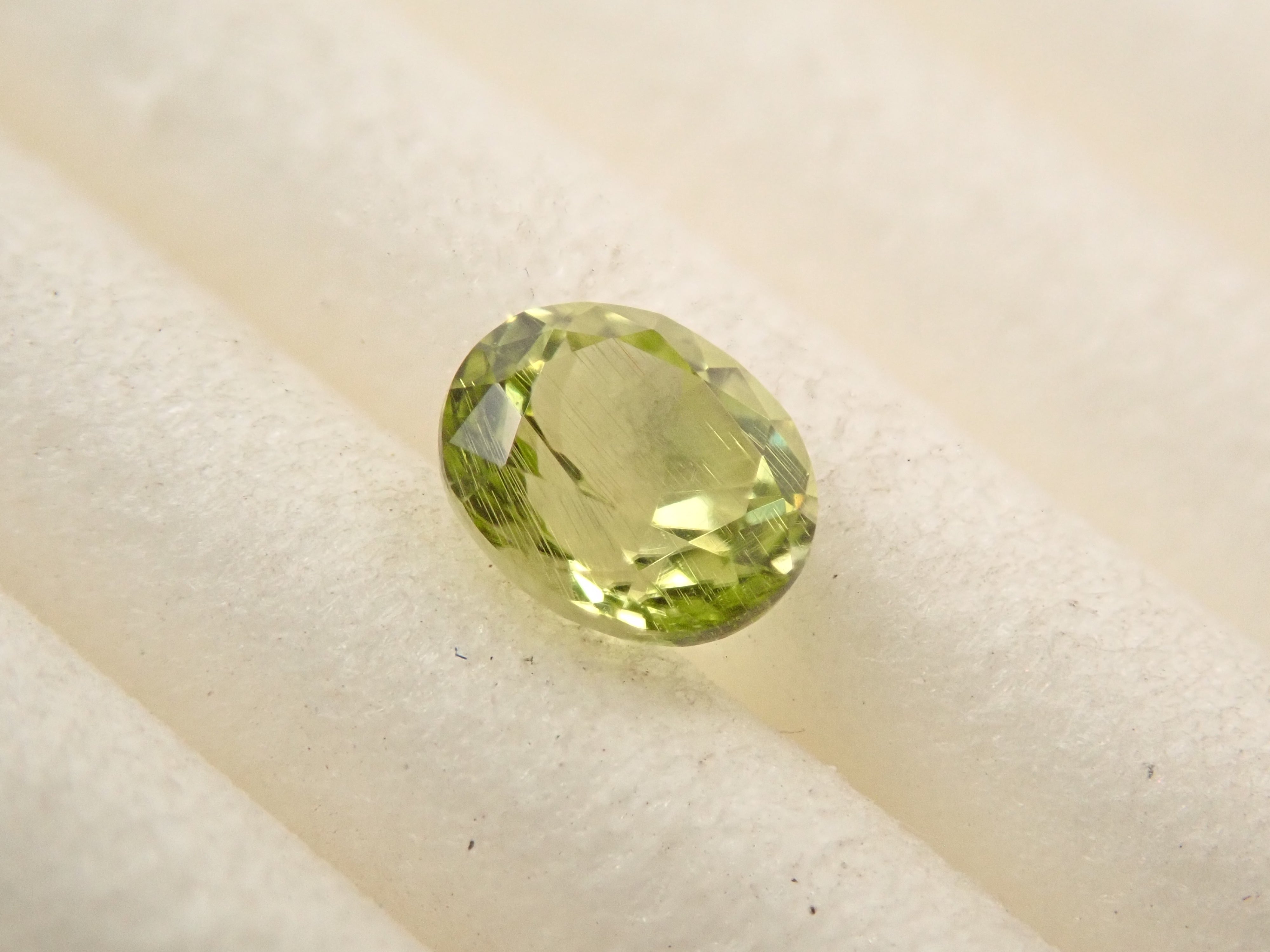 【12/6 22時販売】インドネシア産パラサイティックペリドット 0.260ctルース