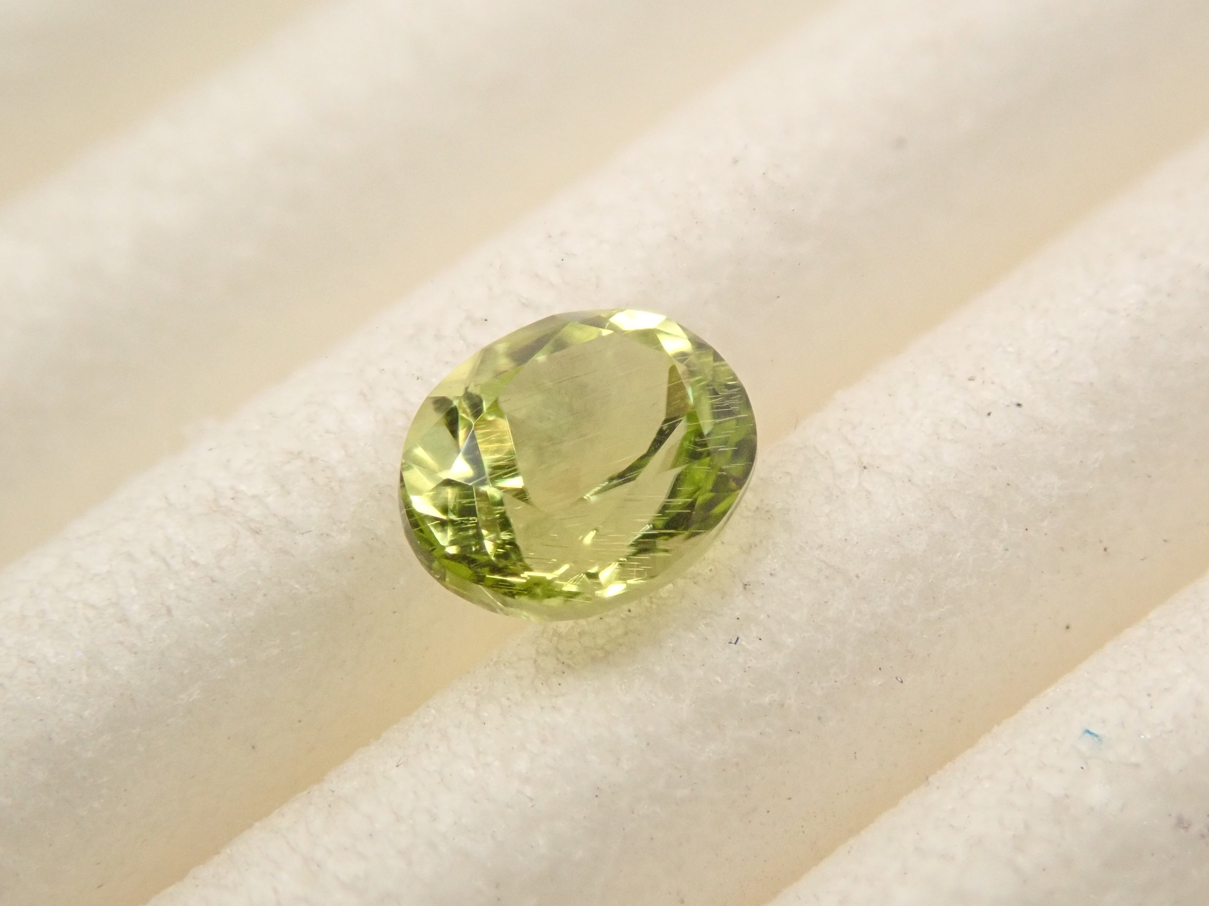 【12/6 22時販売】インドネシア産パラサイティックペリドット 0.260ctルース