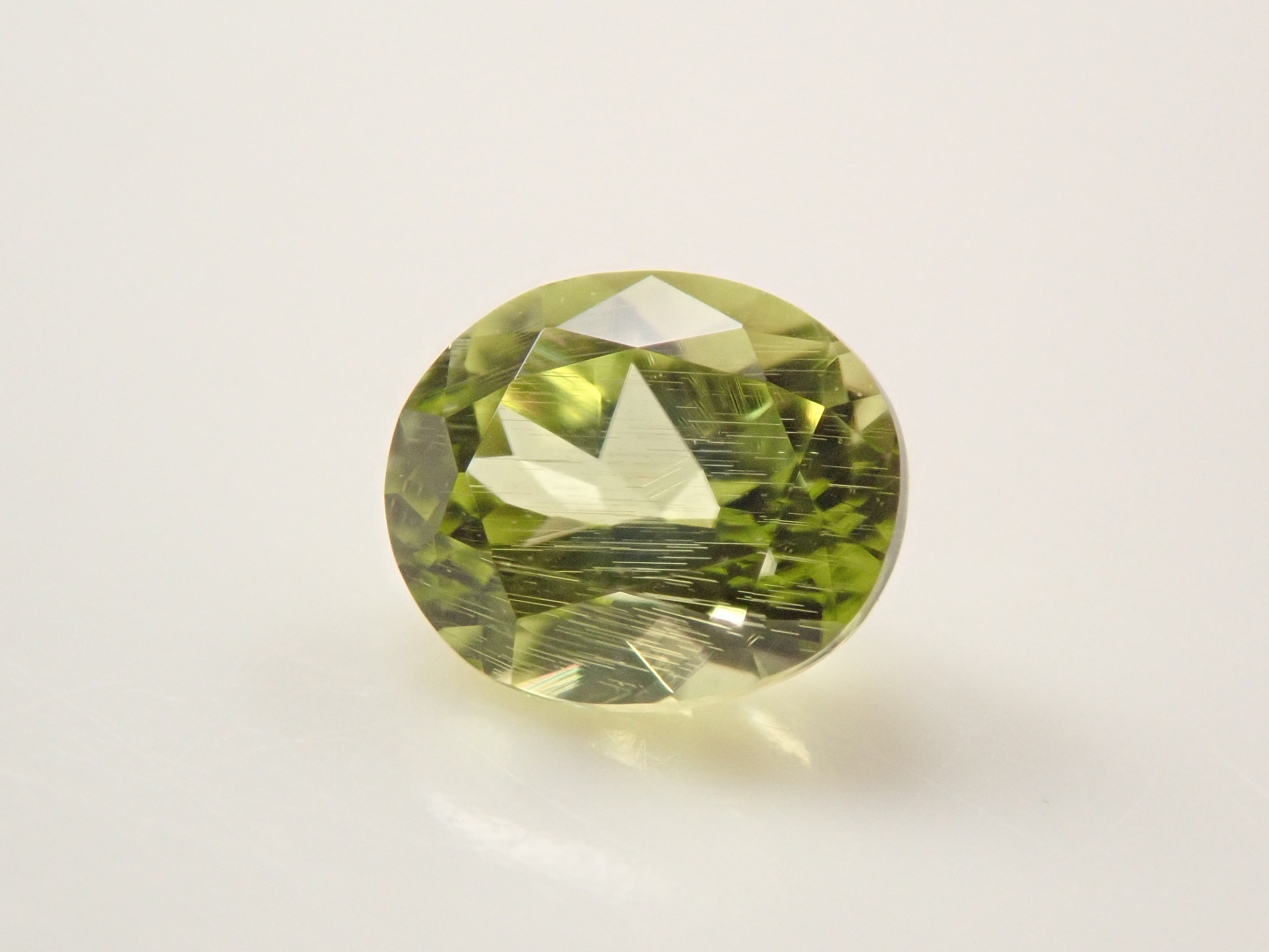 【12/6 22時販売】インドネシア産パラサイティックペリドット 0.260ctルース