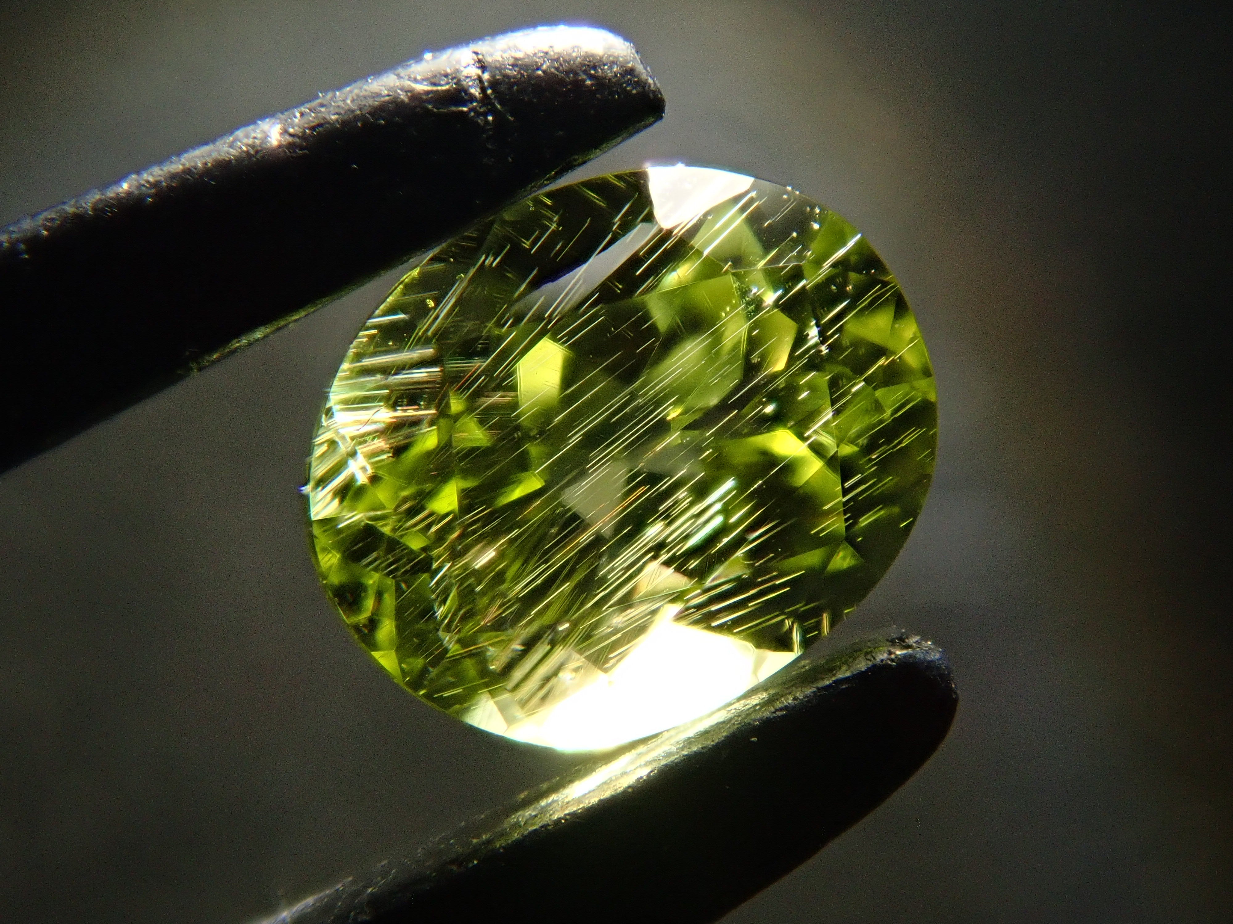 【12/6 22時販売】インドネシア産パラサイティックペリドット 0.260ctルース