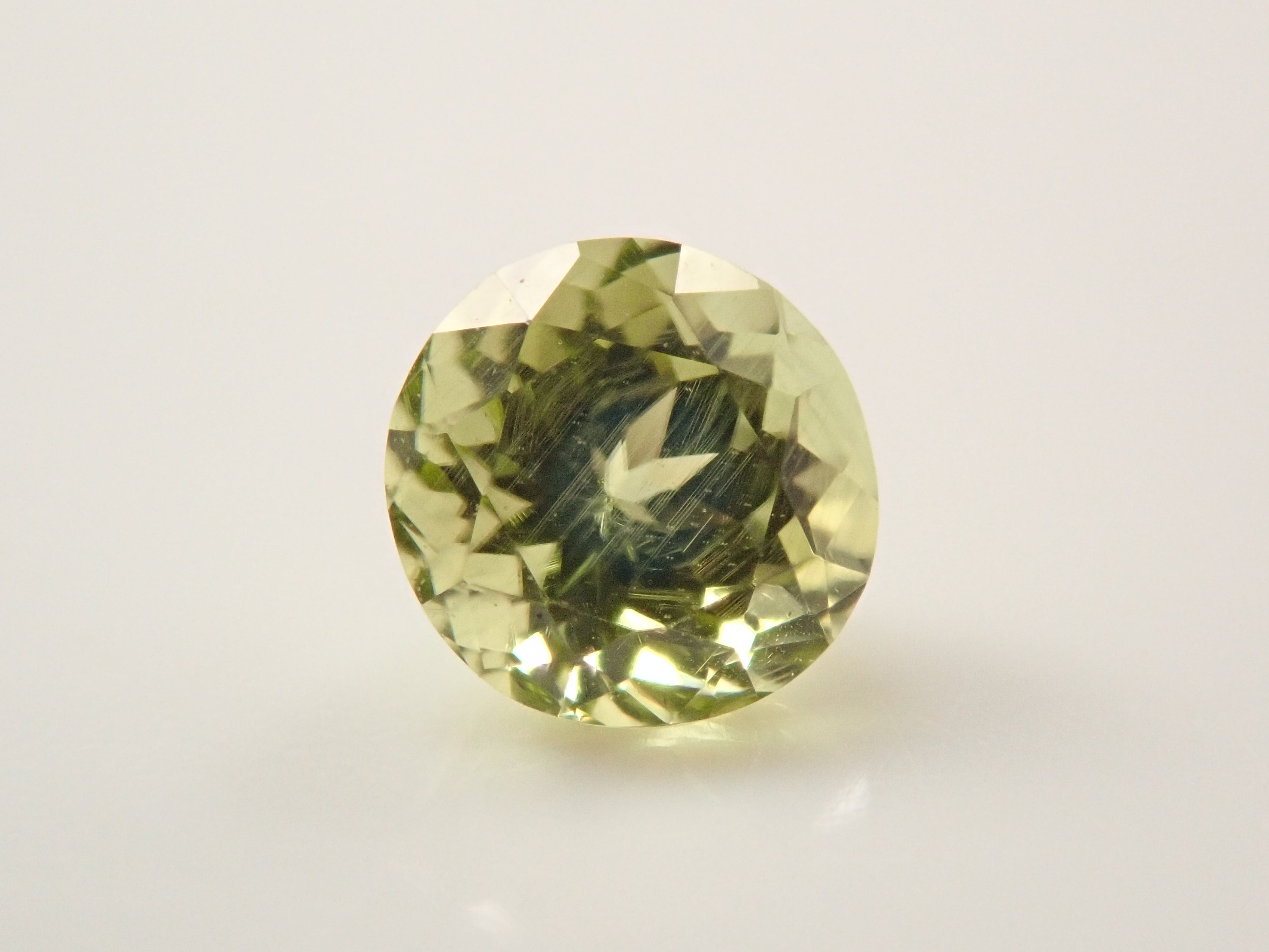 【12/6 22時販売】インドネシア産パラサイティックペリドット 3.8mm/0.267ctルース