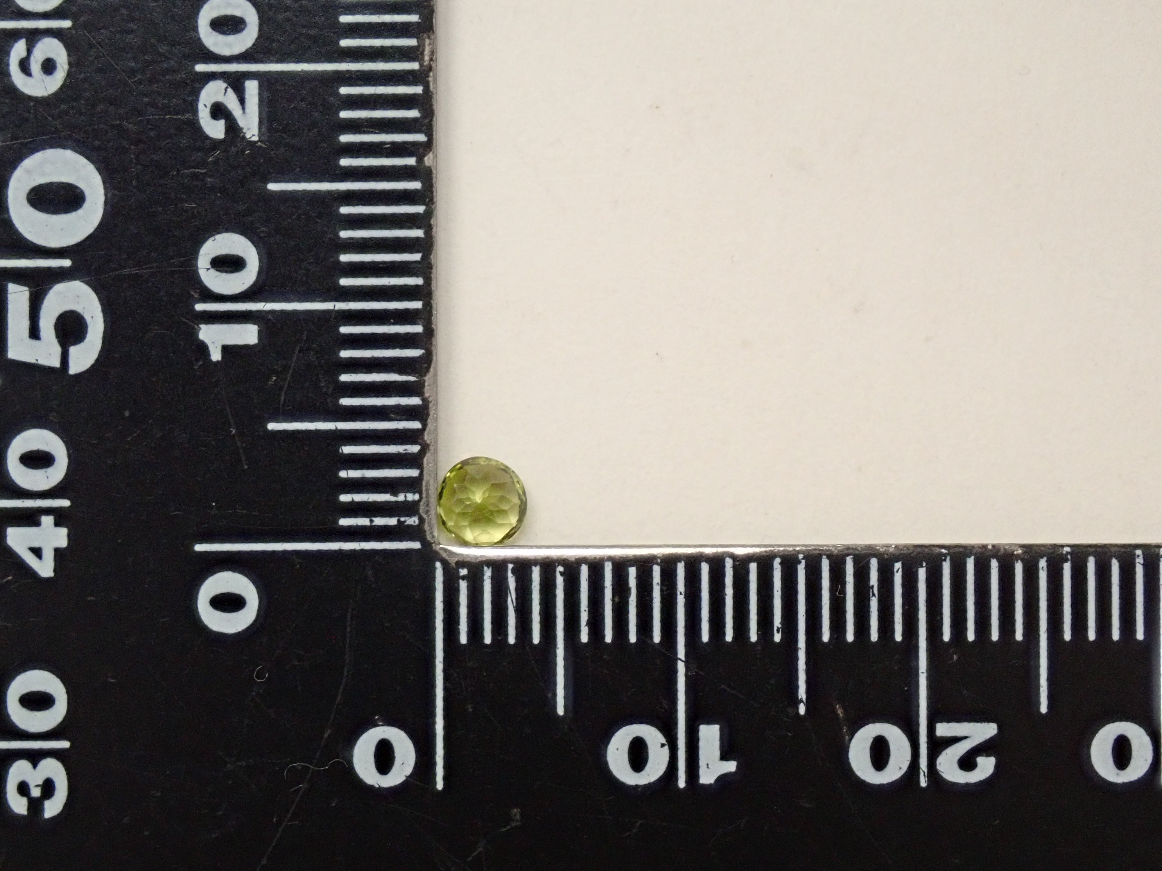 【12/6 22時販売】インドネシア産パラサイティックペリドット 3.8mm/0.267ctルース