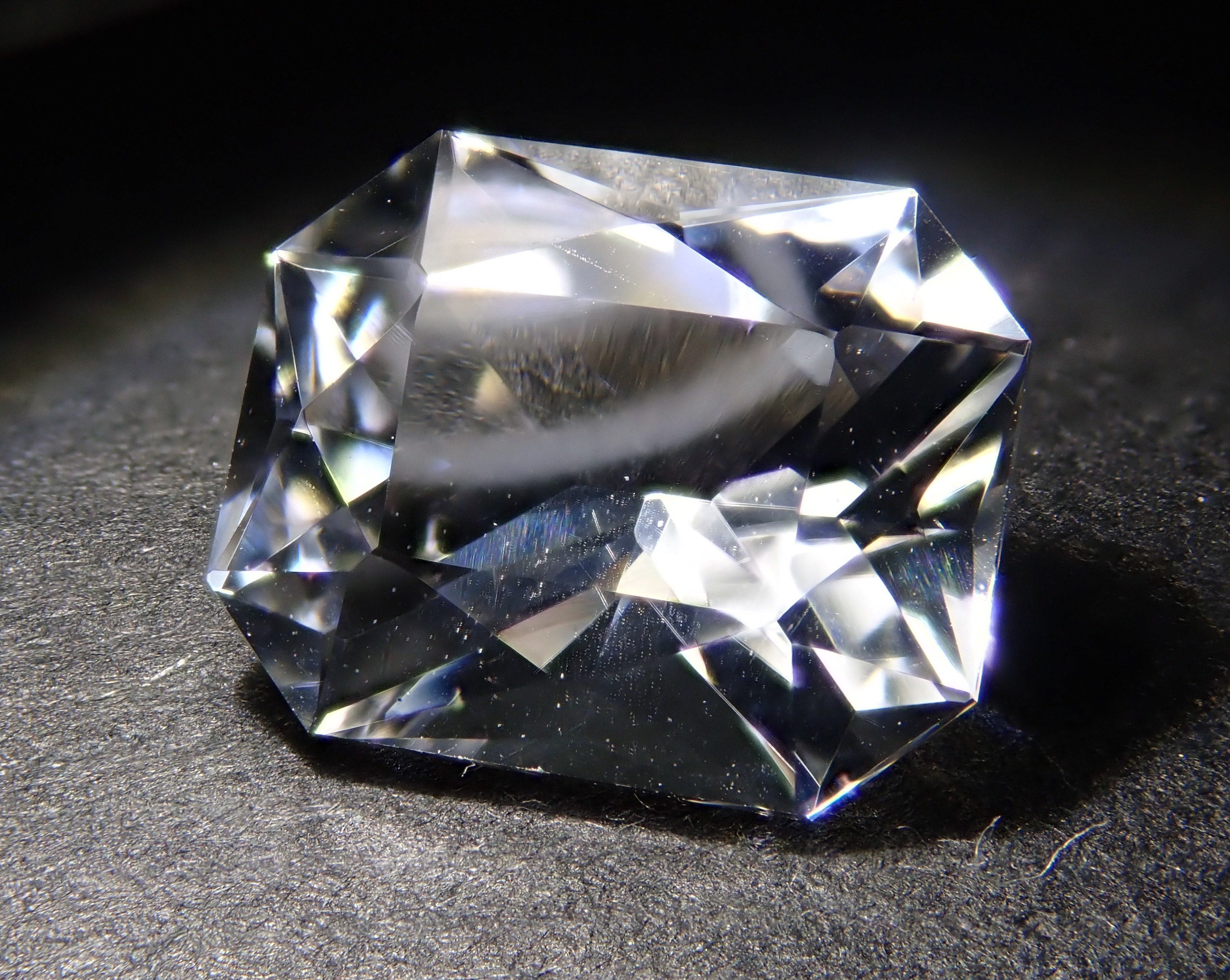 [On sale at 10pm on 10/19] Brazilian Petalite 1.654ct loose stone