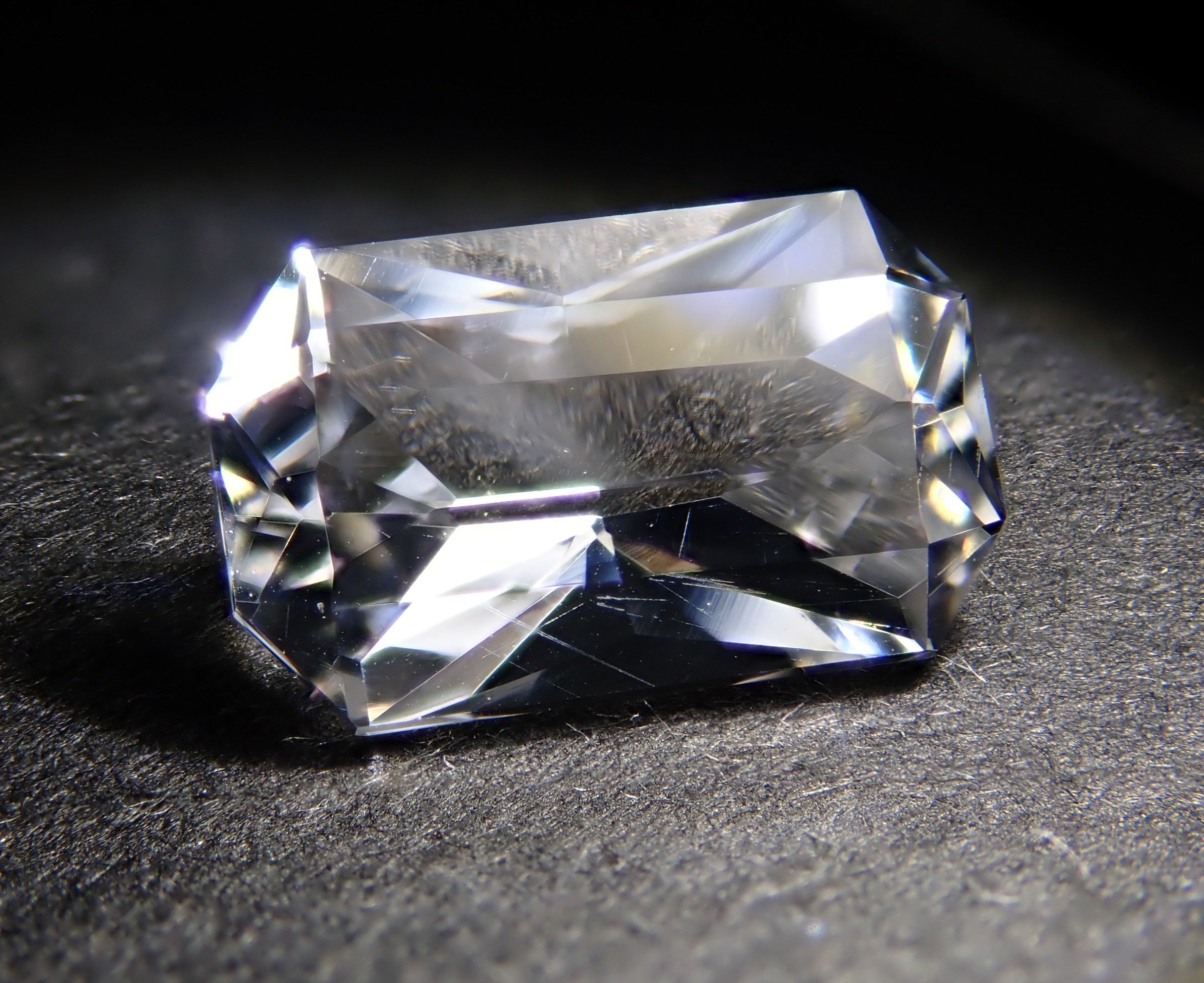 [On sale at 10pm on 10/19] Brazilian Petalite 0.713ct loose stone