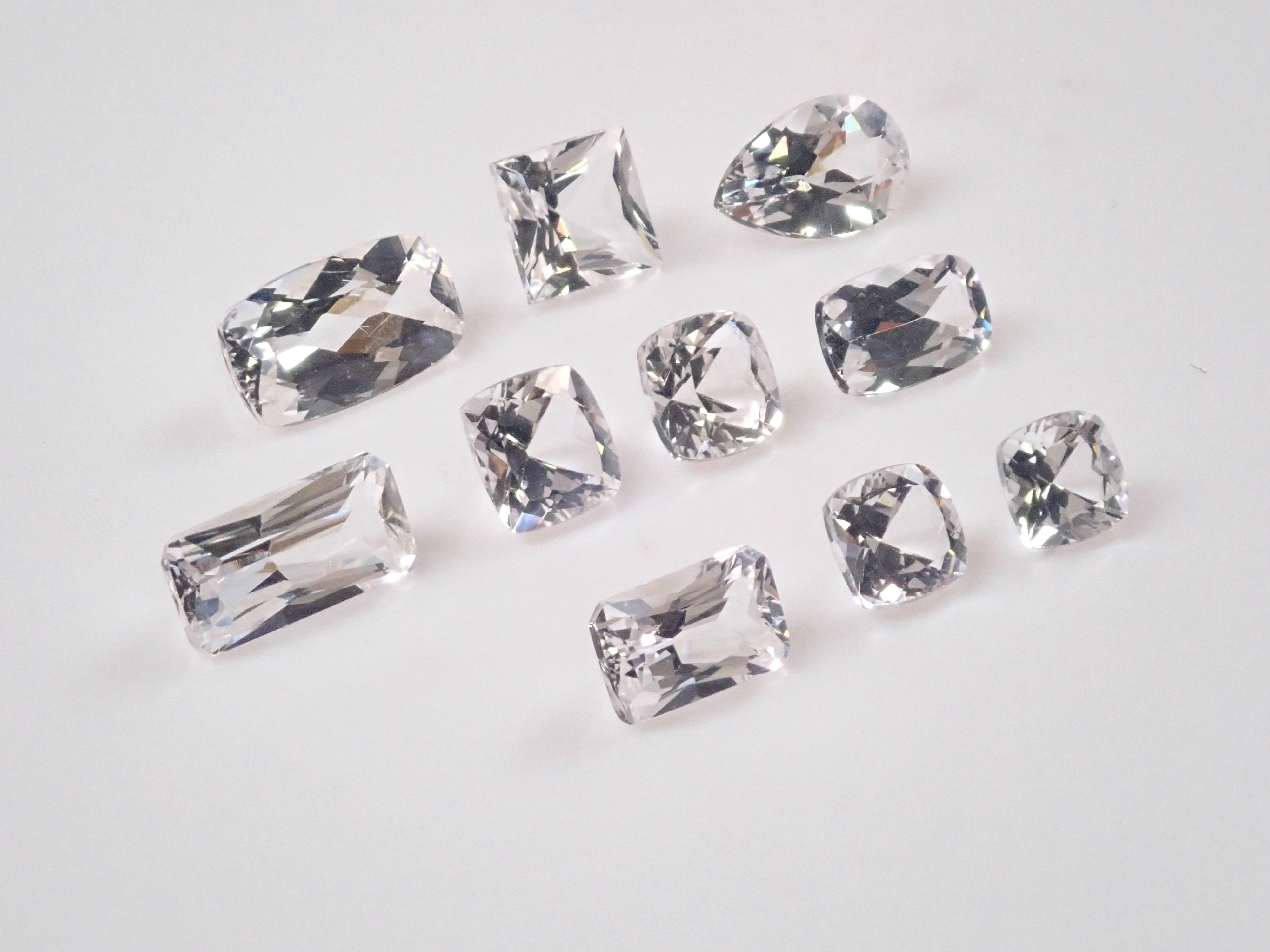 メキシコ産ダンビュライト1石（平均0,55ct）《複数購入割引有》