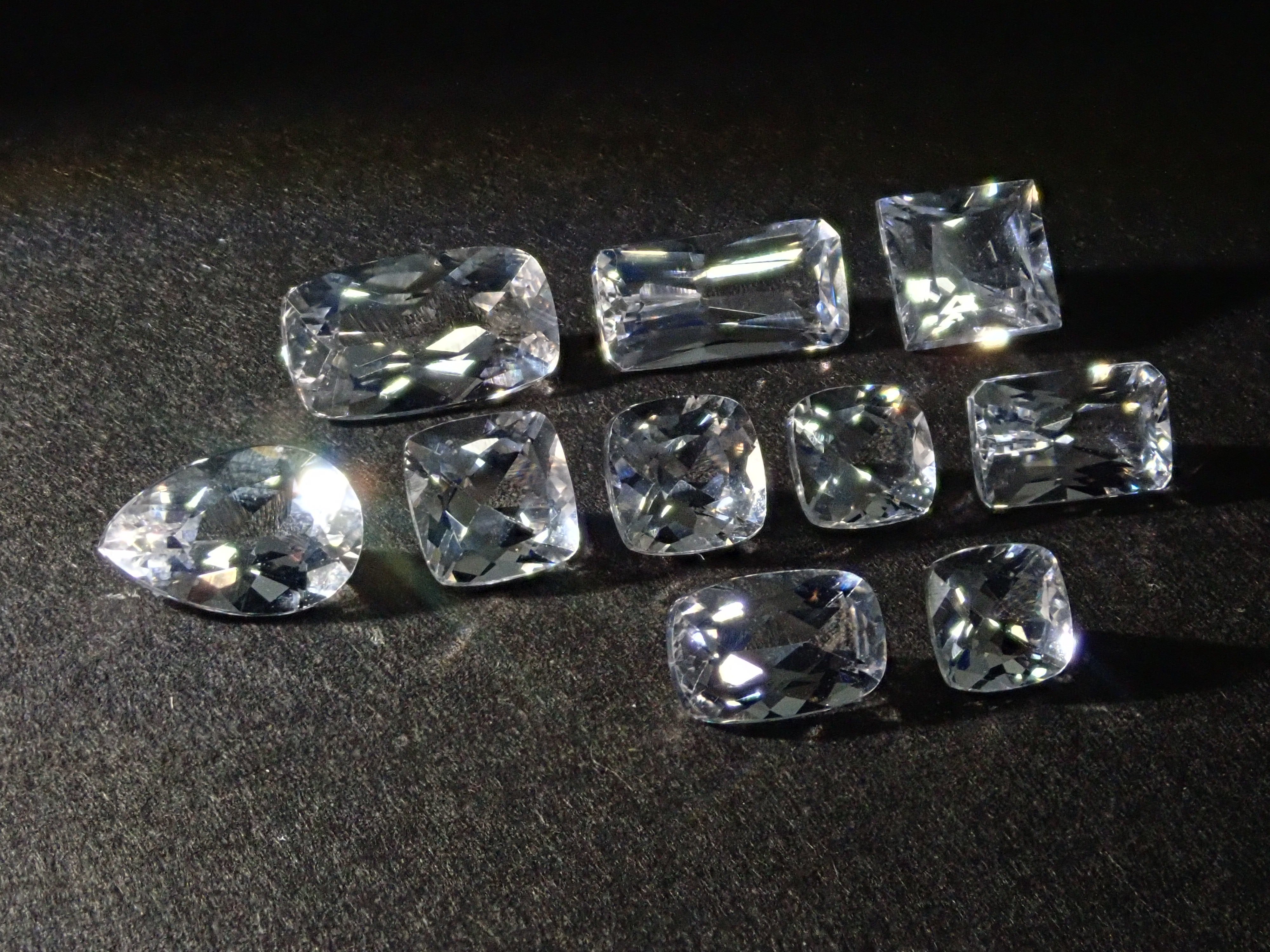 メキシコ産ダンビュライト1石（平均0,55ct）《複数購入割引有》