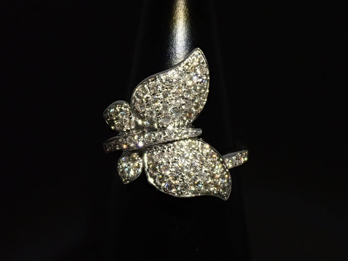 【10/26 22時販売】【カラフリ】K18WG ダイヤモンド 0.88ct 蝶モチーフ リング
