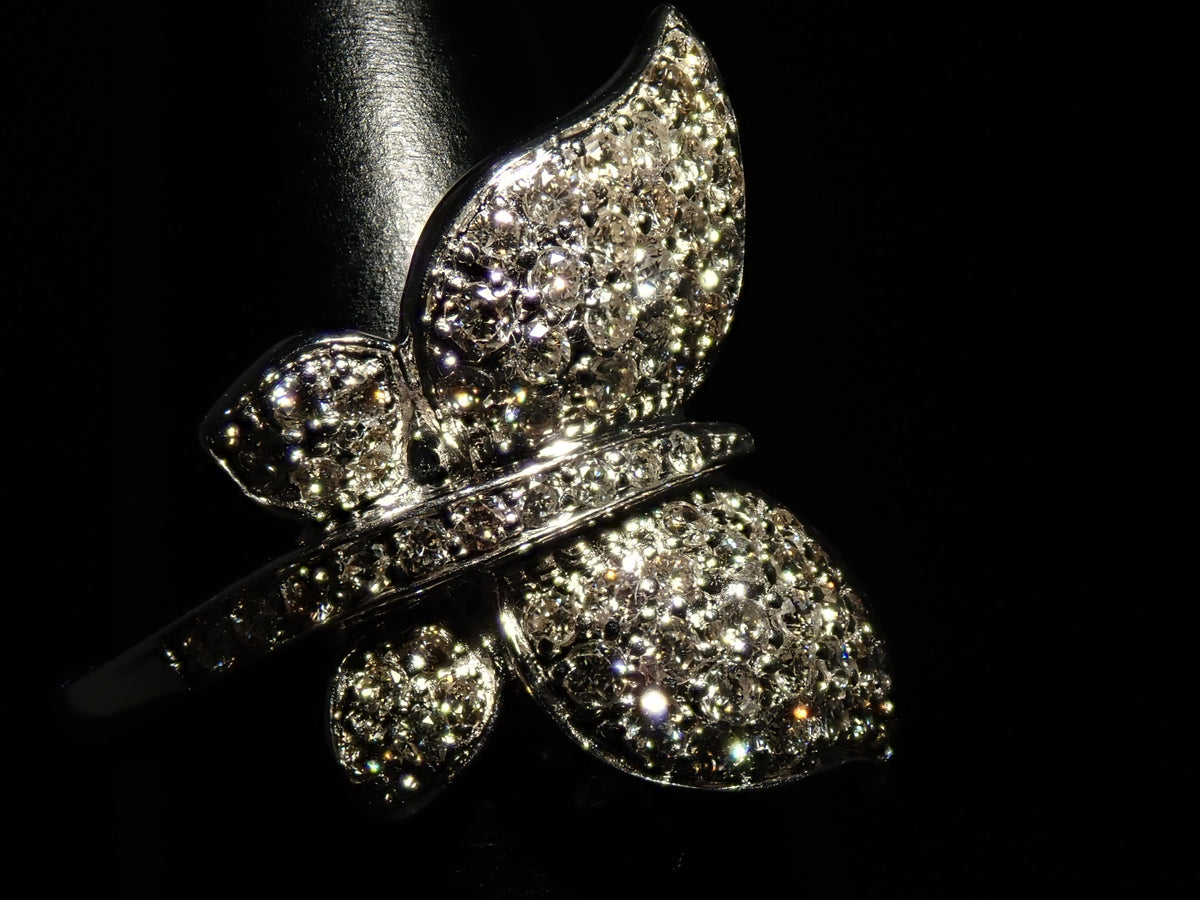 【10/26 22時販売】【カラフリ】K18WG ダイヤモンド 0.88ct 蝶モチーフ リング