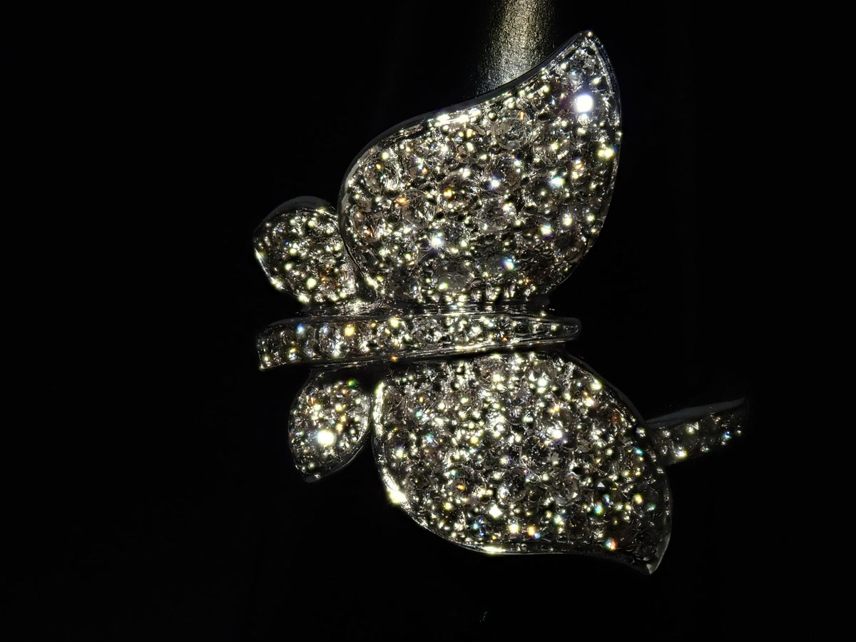 【10/26 22時販売】【カラフリ】K18WG ダイヤモンド 0.88ct 蝶モチーフ リング