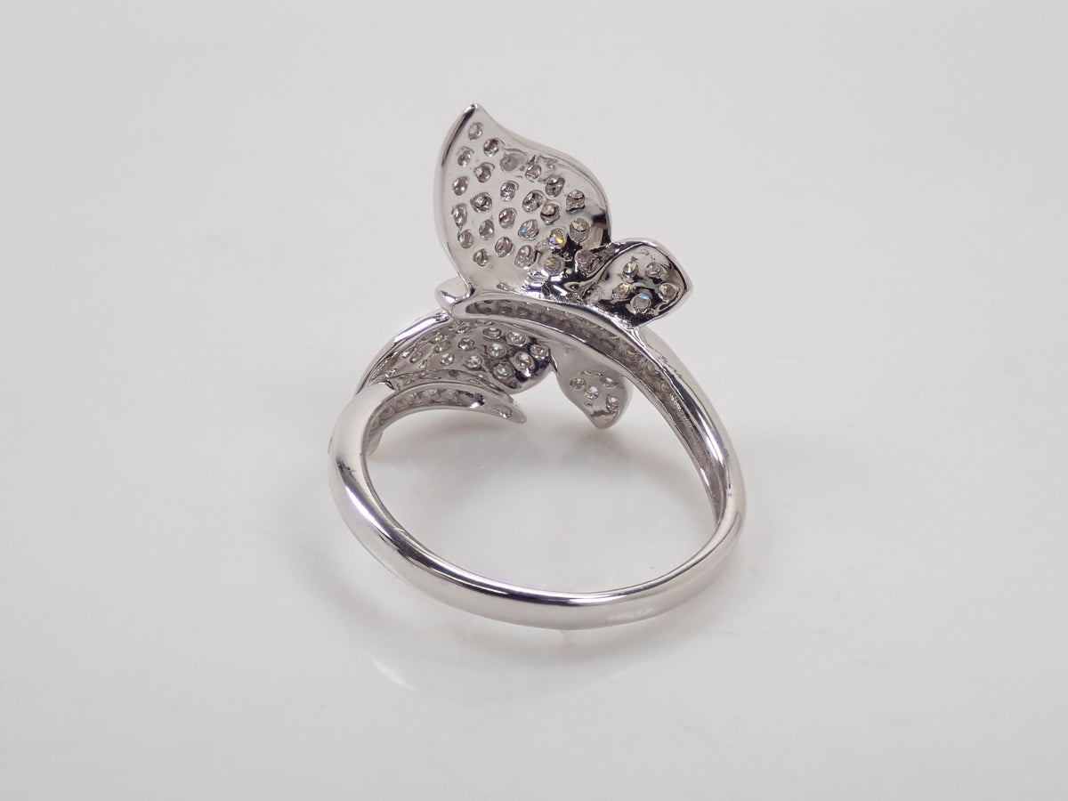 【10/26 22時販売】【カラフリ】K18WG ダイヤモンド 0.88ct 蝶モチーフ リング