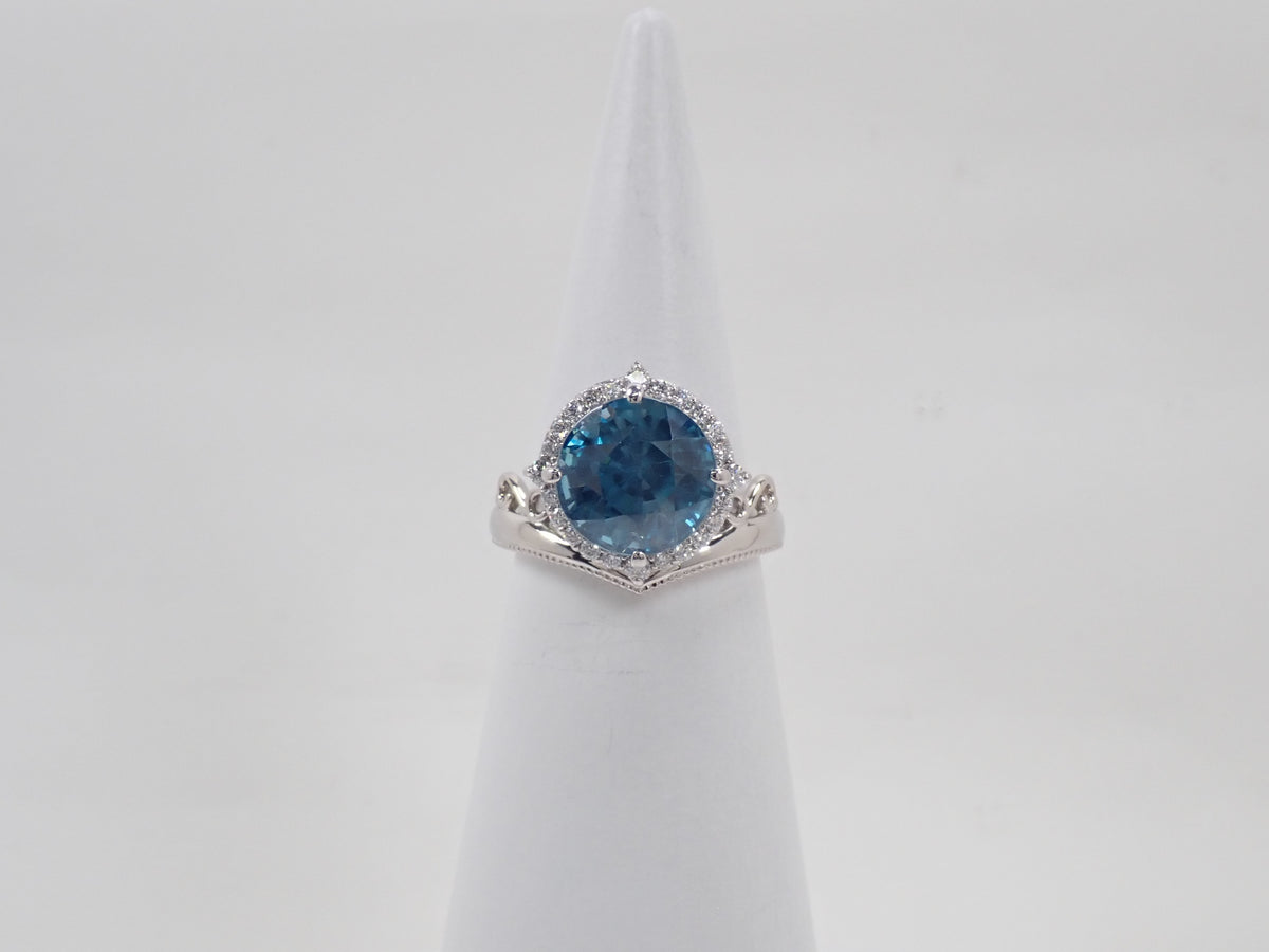 【10/28 22時販売】【カラフリ】Pt900 ブルージルコン（ラタナキリブルー） 7.7ct ダイヤモンド0.27ctリング鑑別書