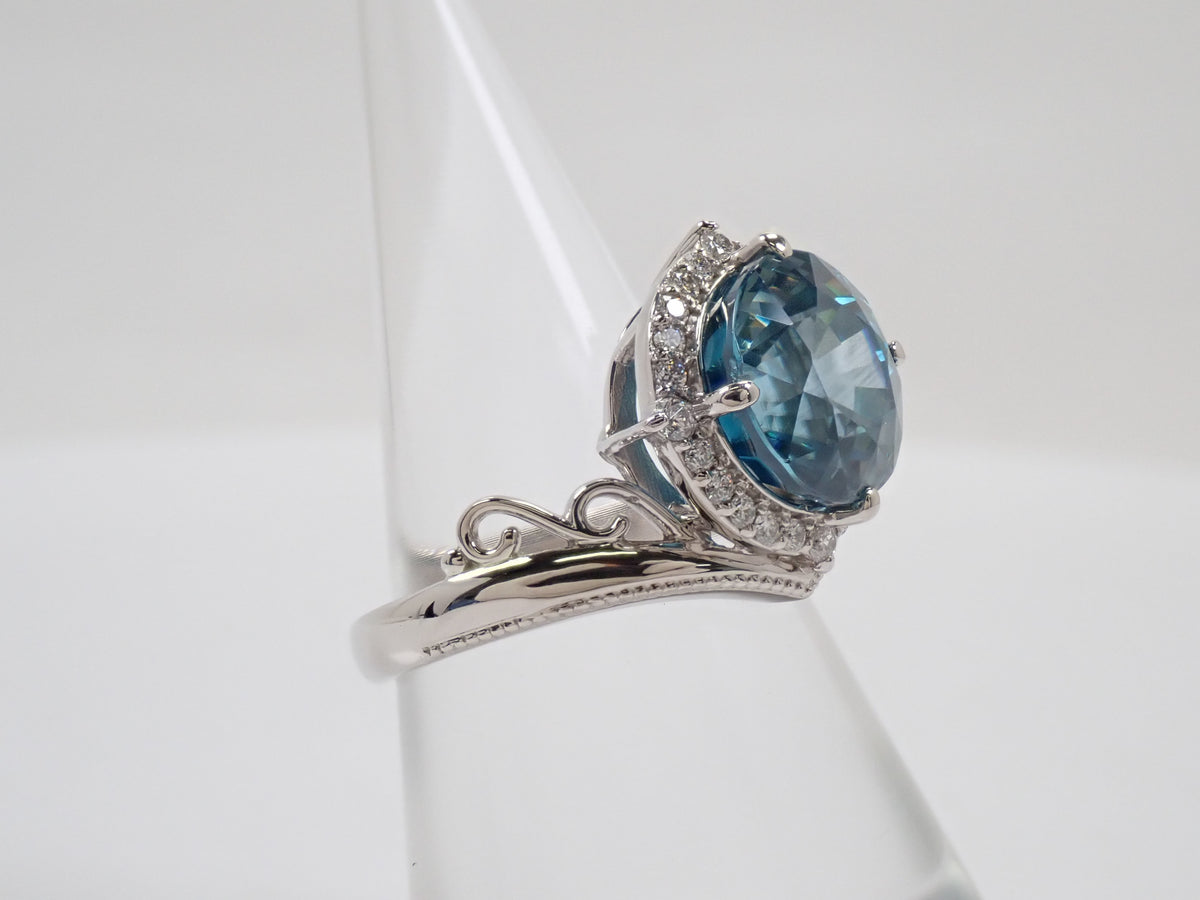 【10/28 22時販売】【カラフリ】Pt900 ブルージルコン（ラタナキリブルー） 7.7ct ダイヤモンド0.27ctリング鑑別書