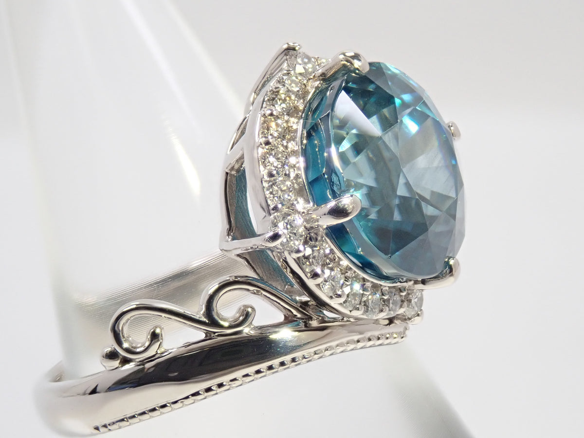 【10/28 22時販売】【カラフリ】Pt900 ブルージルコン（ラタナキリブルー） 7.7ct ダイヤモンド0.27ctリング鑑別書