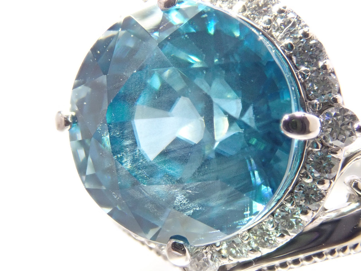【10/28 22時販売】【カラフリ】Pt900 ブルージルコン（ラタナキリブルー） 7.7ct ダイヤモンド0.27ctリング鑑別書