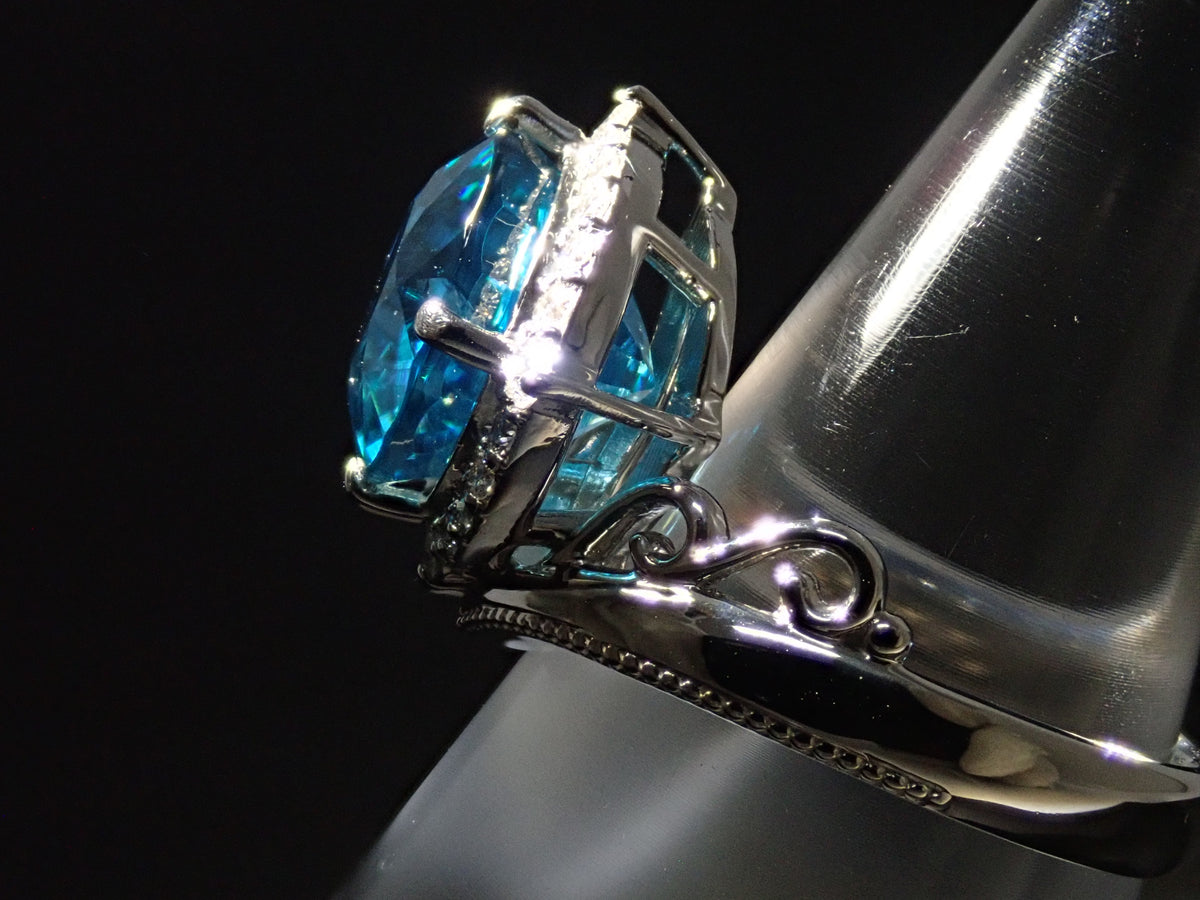 【10/28 22時販売】【カラフリ】Pt900 ブルージルコン（ラタナキリブルー） 7.7ct ダイヤモンド0.27ctリング鑑別書