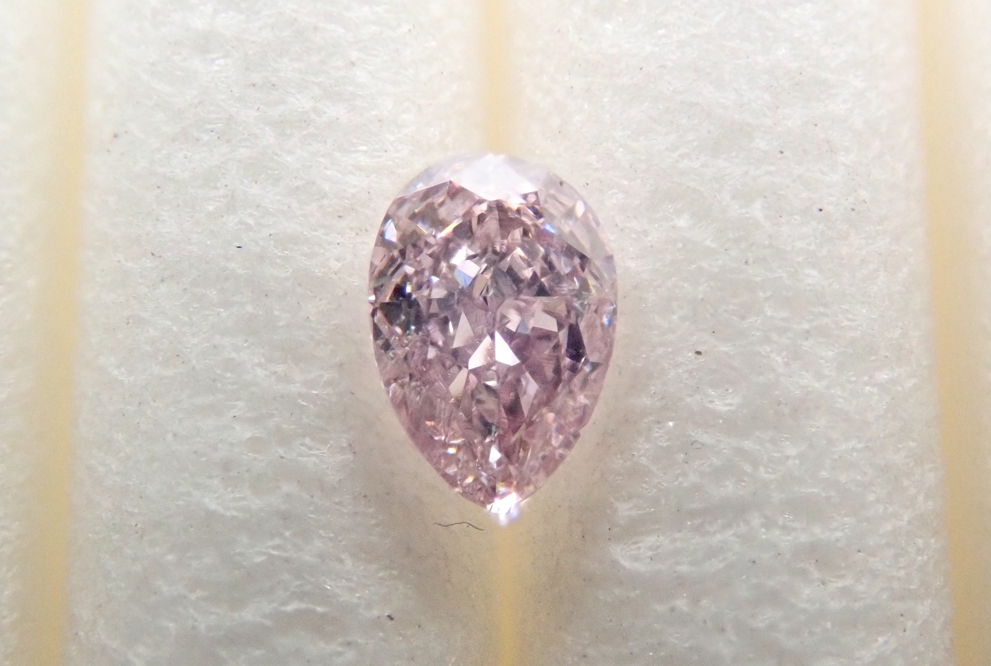 Pink diamond 0.081ct loose (FANCY LIGHT PURPLISH PINK, SI-2)