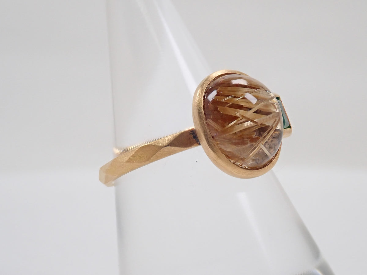 【10/28 22時販売】【カラフリ】K18 ルチルクォーツ（ルチルレイテッドクォーツ）4.48ct エメラルド0.19ct リング 鑑別書　