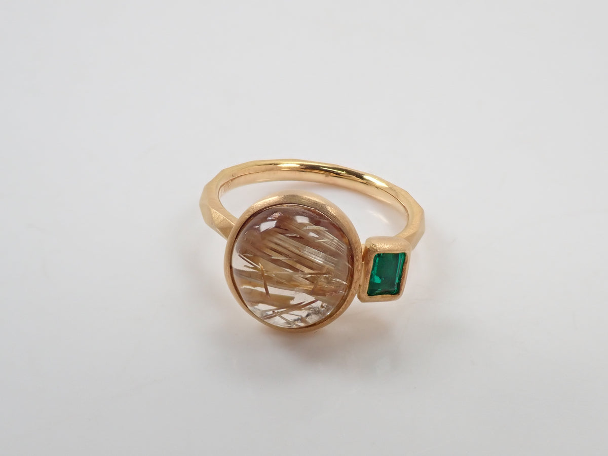 【10/28 22時販売】【カラフリ】K18 ルチルクォーツ（ルチルレイテッドクォーツ）4.48ct エメラルド0.19ct リング 鑑別書　