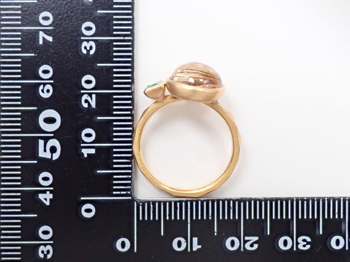 【10/28 22時販売】【カラフリ】K18 ルチルクォーツ（ルチルレイテッドクォーツ）4.48ct エメラルド0.19ct リング 鑑別書　