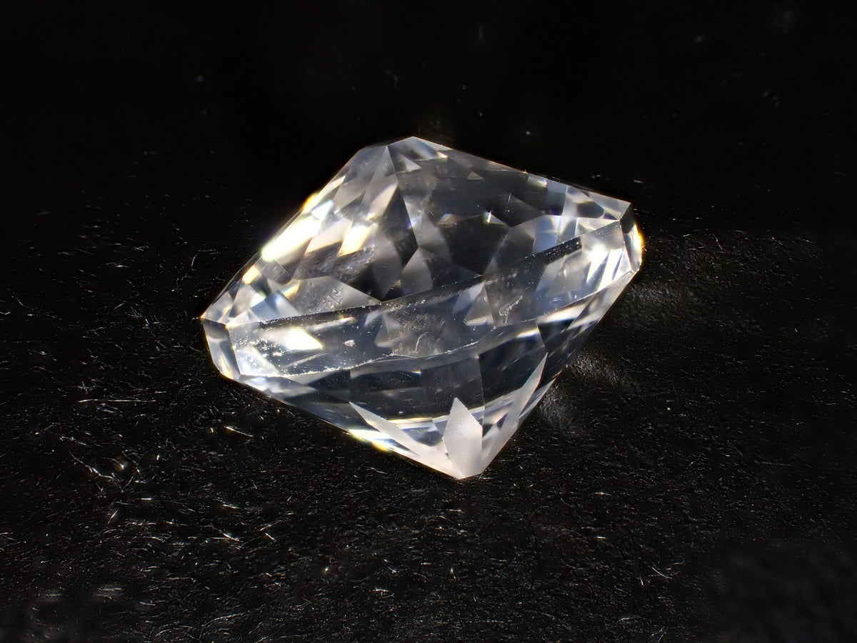 【12565116掲載】スリランカ産ロッククリスタル 7.199ctルース
