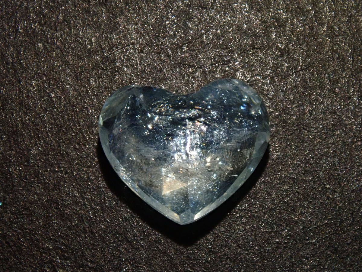 【10/25 22時販売】ブラジル産レインボーアクアマリン（イリデッセンスアクアマリン） 1.368ctルース