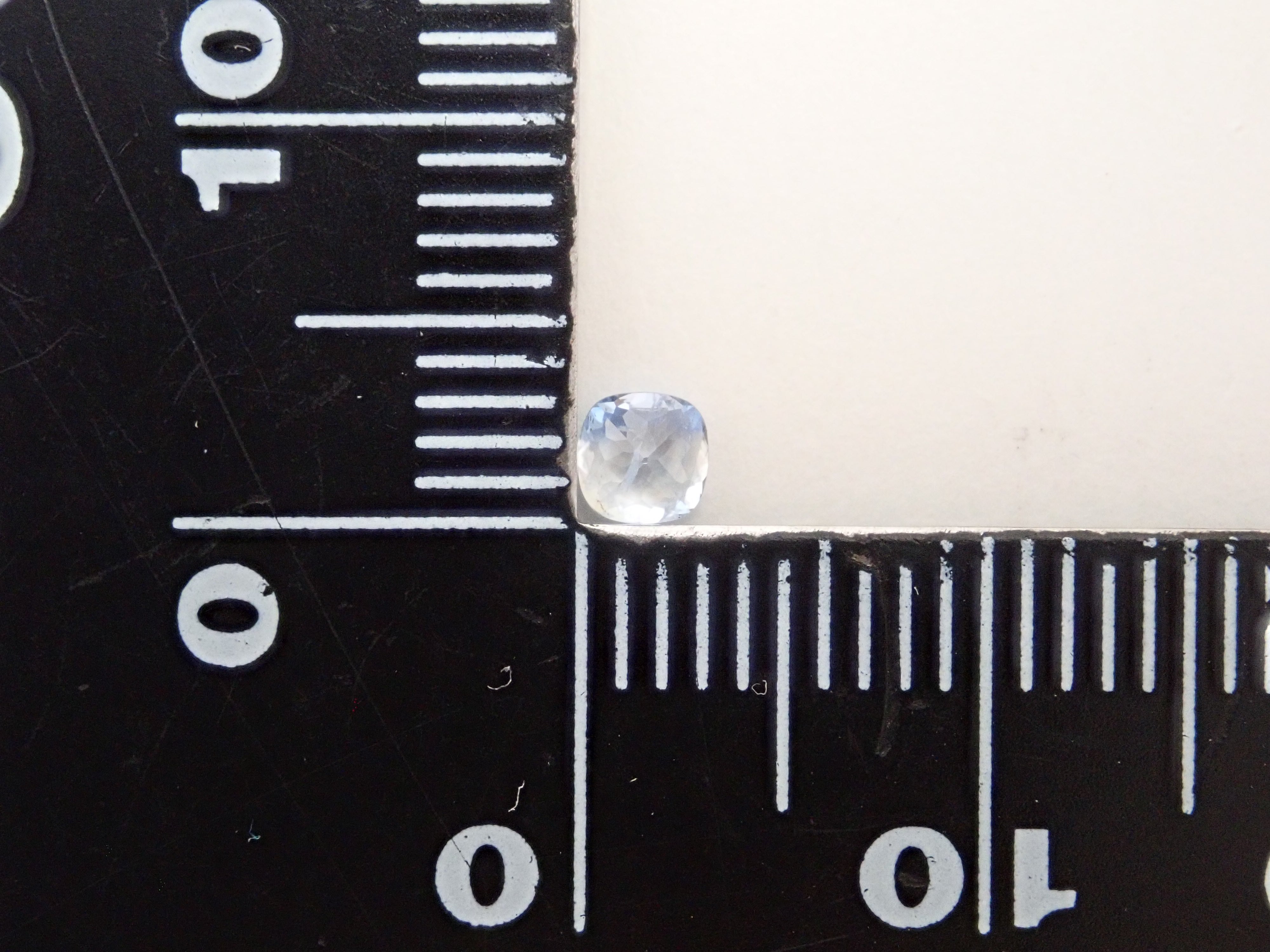 【11/3 22時販売】ナミビア産ジェレメジェバイト 0.176ctルース 鑑別書