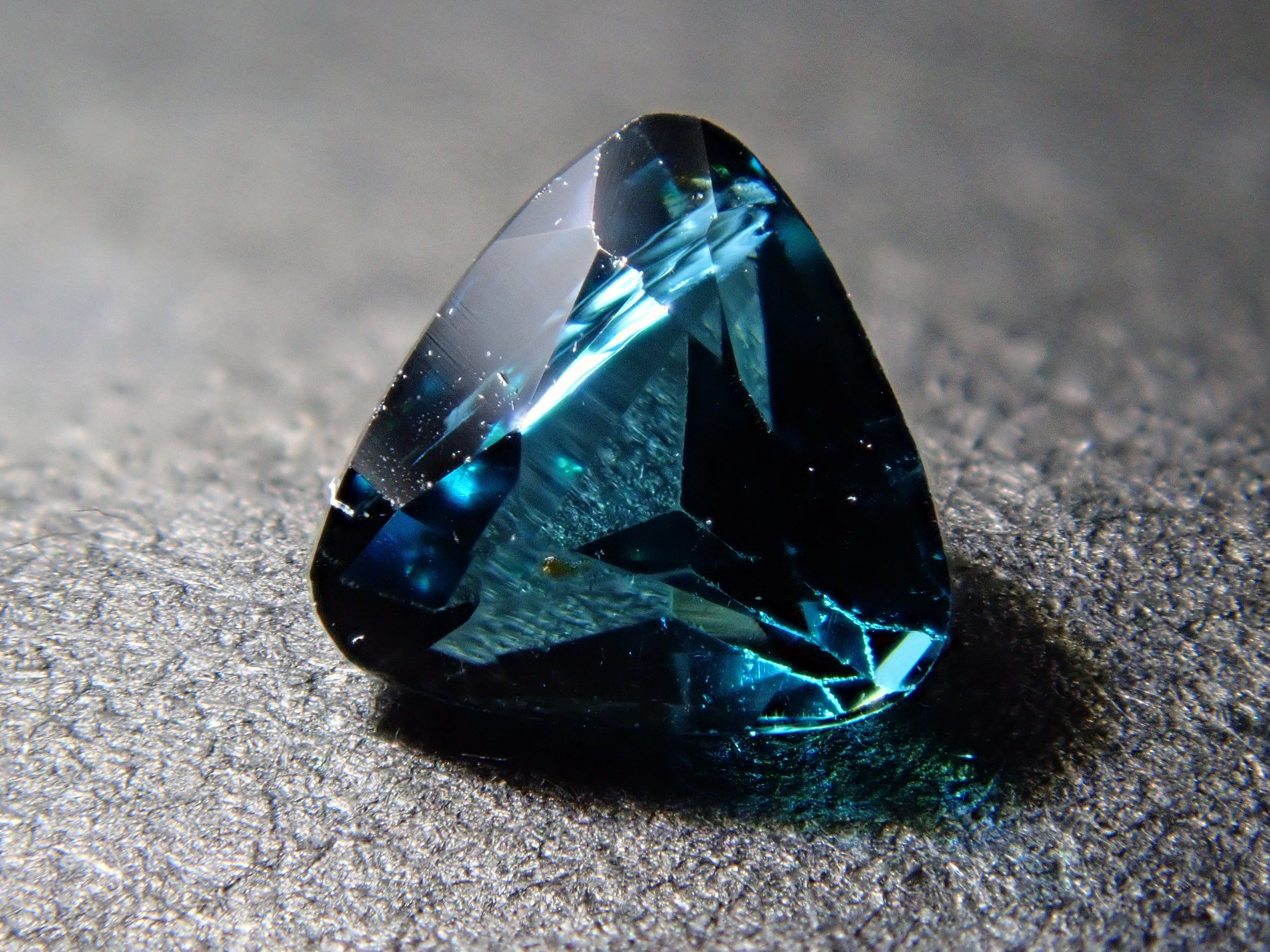 【10/29 22時販売】ブラジル産インディゴライトトルマリン 0.222ctルース 鑑別書