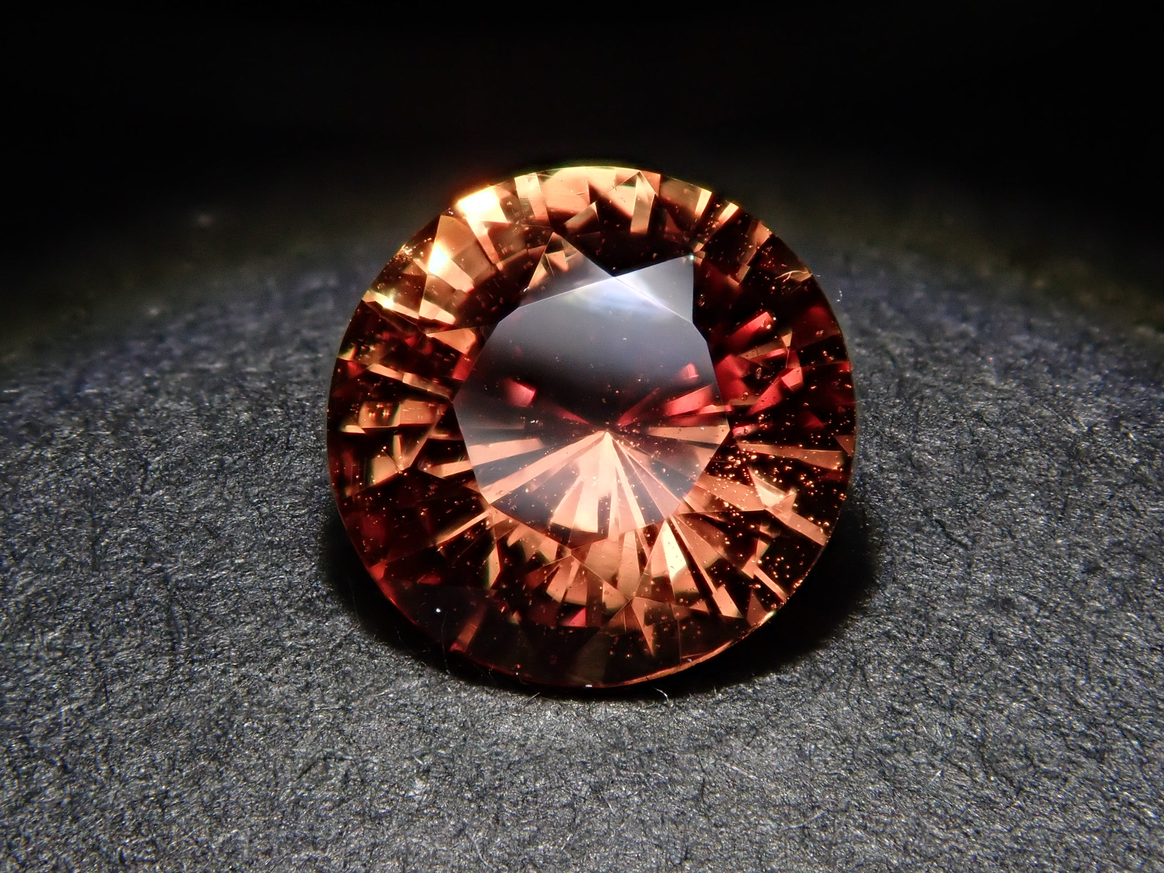 【抽選販売：10/31(金)10時am〆】マダガスカル産パパラチアサファイア 5.6mm/0.768ctルース 中央宝石研究所