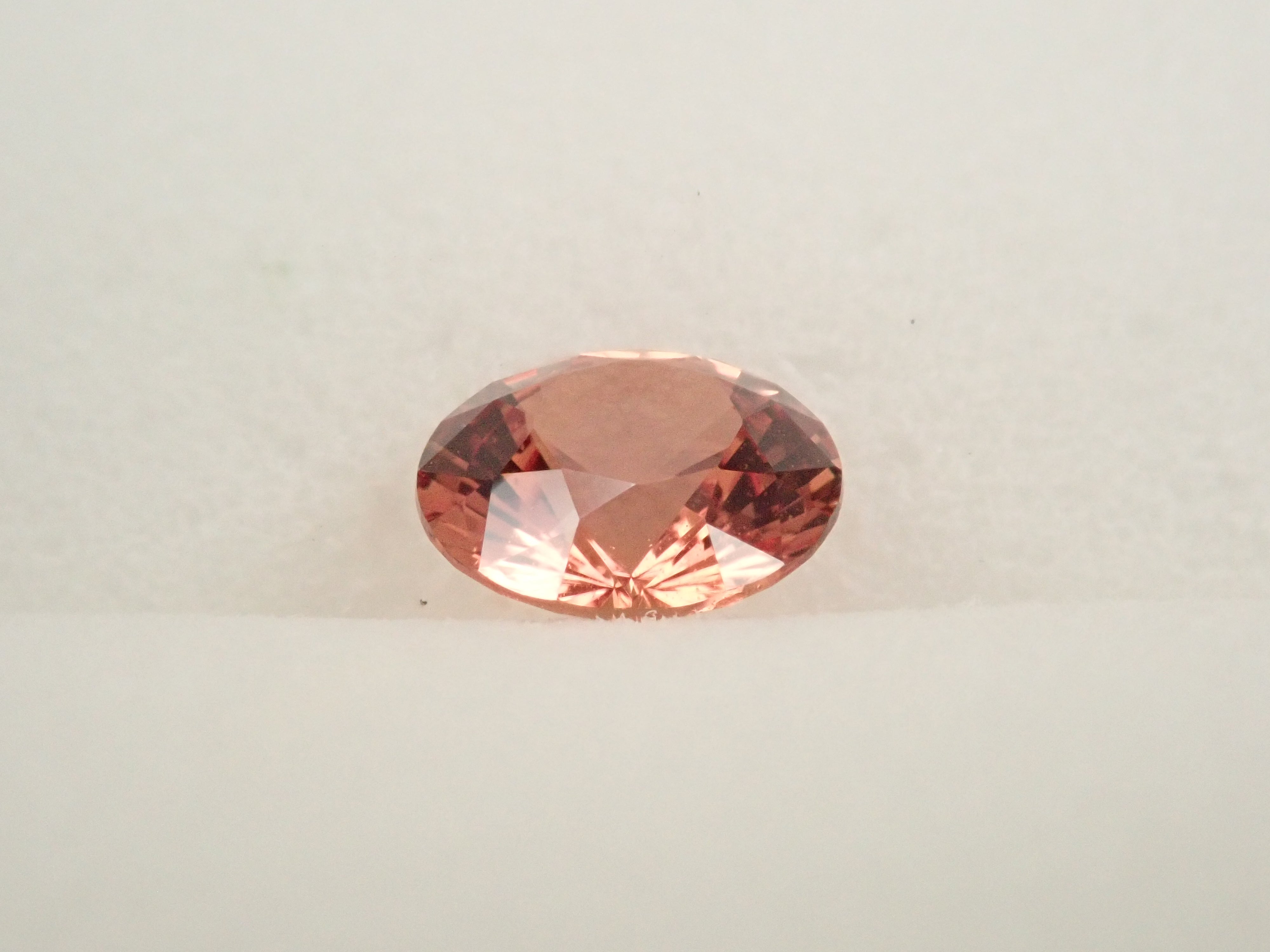 【抽選販売：10/31(金)10時am〆】マダガスカル産パパラチアサファイア 5.6mm/0.768ctルース 中央宝石研究所